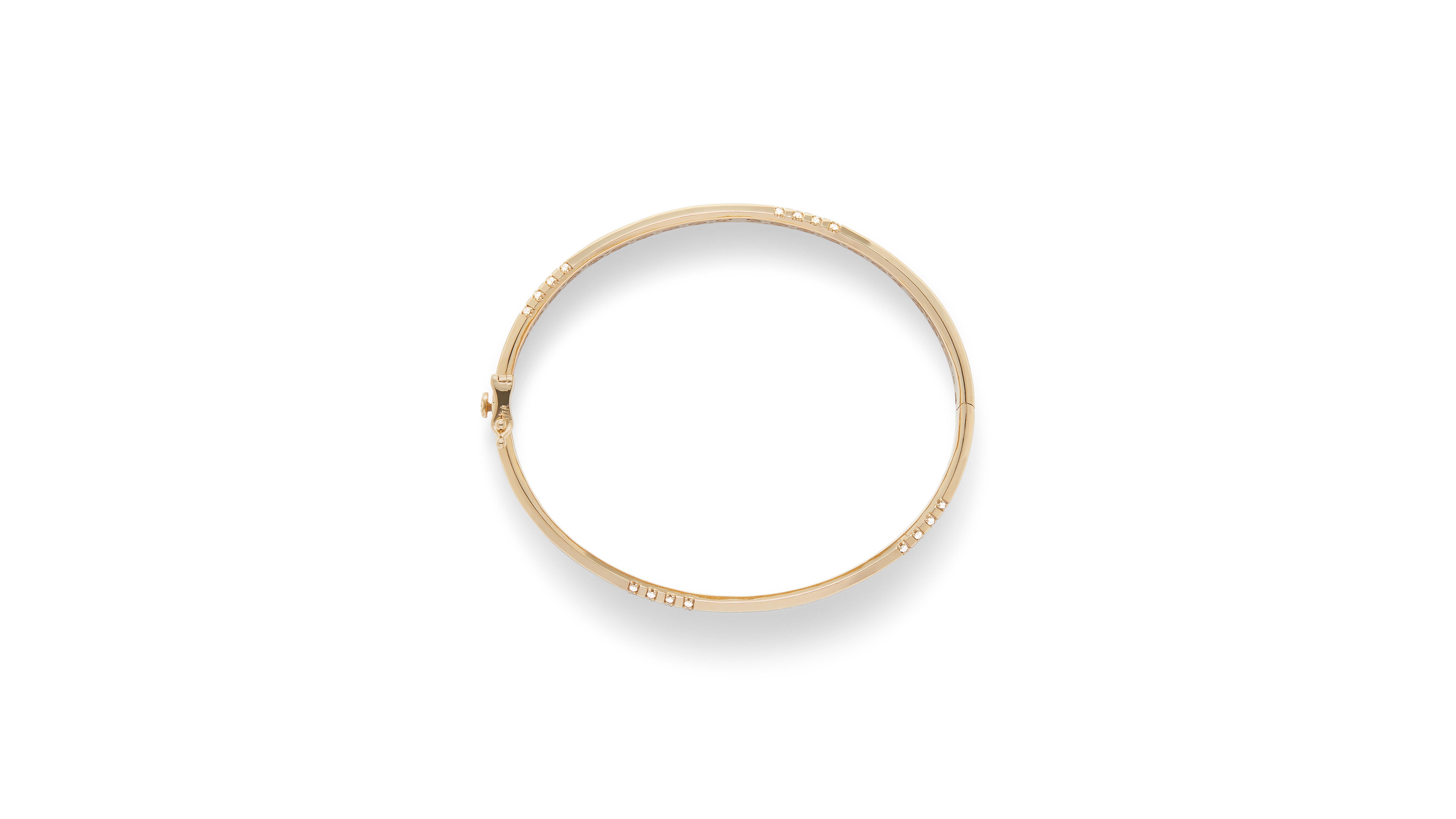 This 18K yellow gold natural diamond hinge bangle was inspired by the spindle pattern found in traditional Mudcloth textiles from the African diaspora.

Matte and high polished finishes bring depth  and dimension to this unique bracelet. The knife