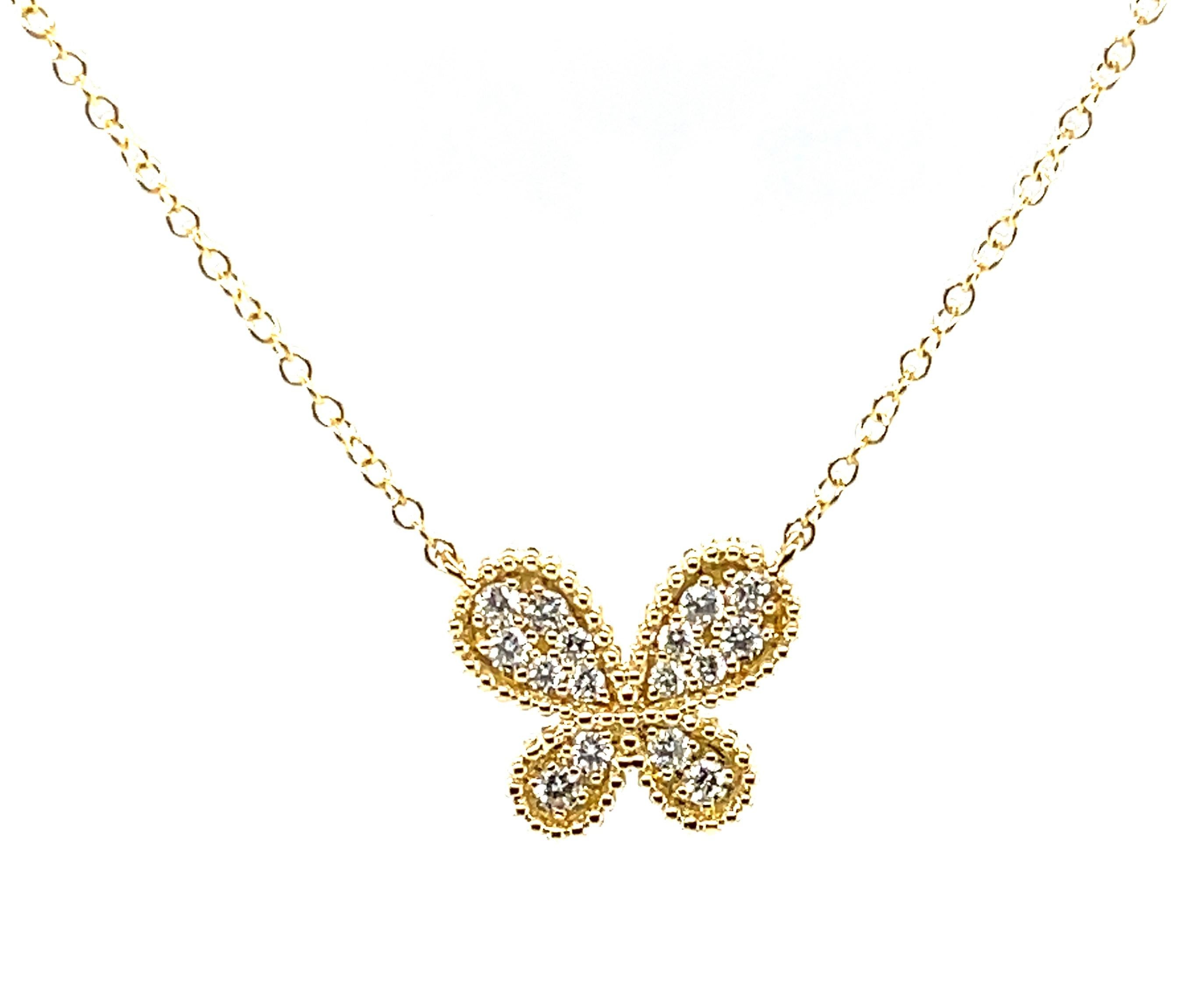 Ce papillon en or jaune 18 carats magnifiquement brillant, dont les ailes sont serties de diamants étincelants, ajoutera une joyeuse élégance à toutes vos tenues ! Le papillon mesure 9/16