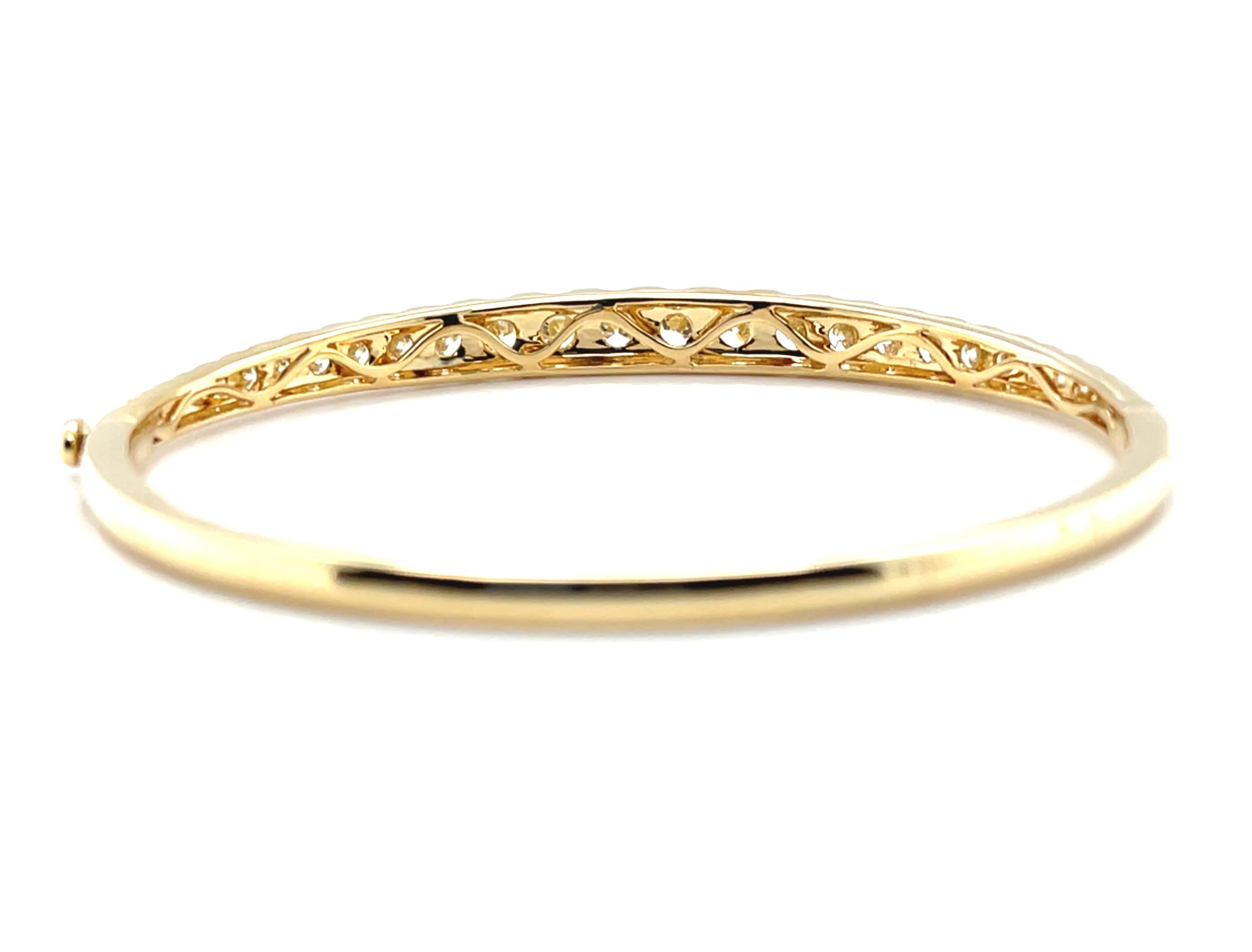 Manschettenarmband mit Diamanten und 18 Karat Gelbgold, 2,61 Karat Gesamtgewicht (Rundschliff) im Angebot