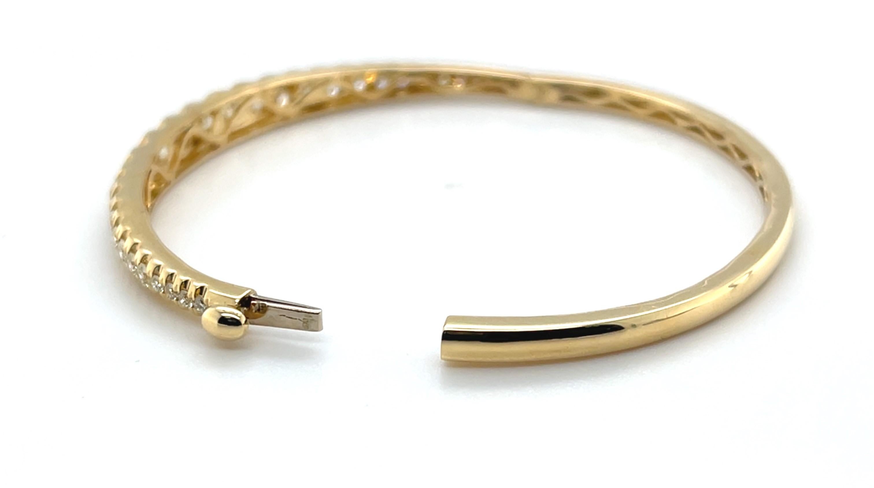 Manschettenarmband mit Diamanten und 18 Karat Gelbgold, 2,61 Karat Gesamtgewicht im Zustand „Neu“ im Angebot in Los Angeles, CA