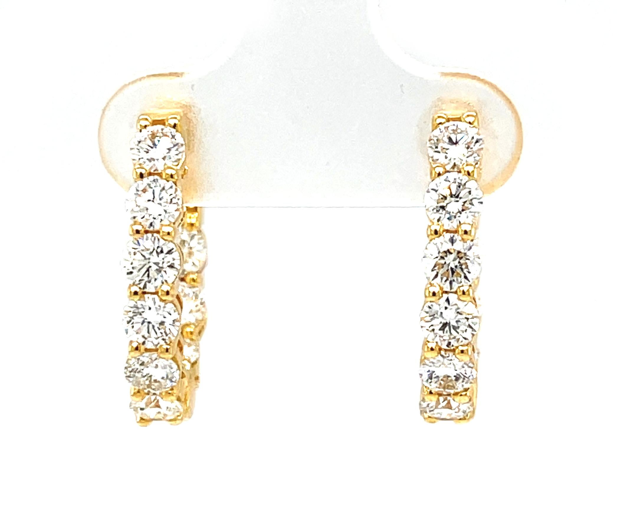 Diamond and 18k Yellow Gold Hoop Earrings, 2.31 Carats Total For Sale 2