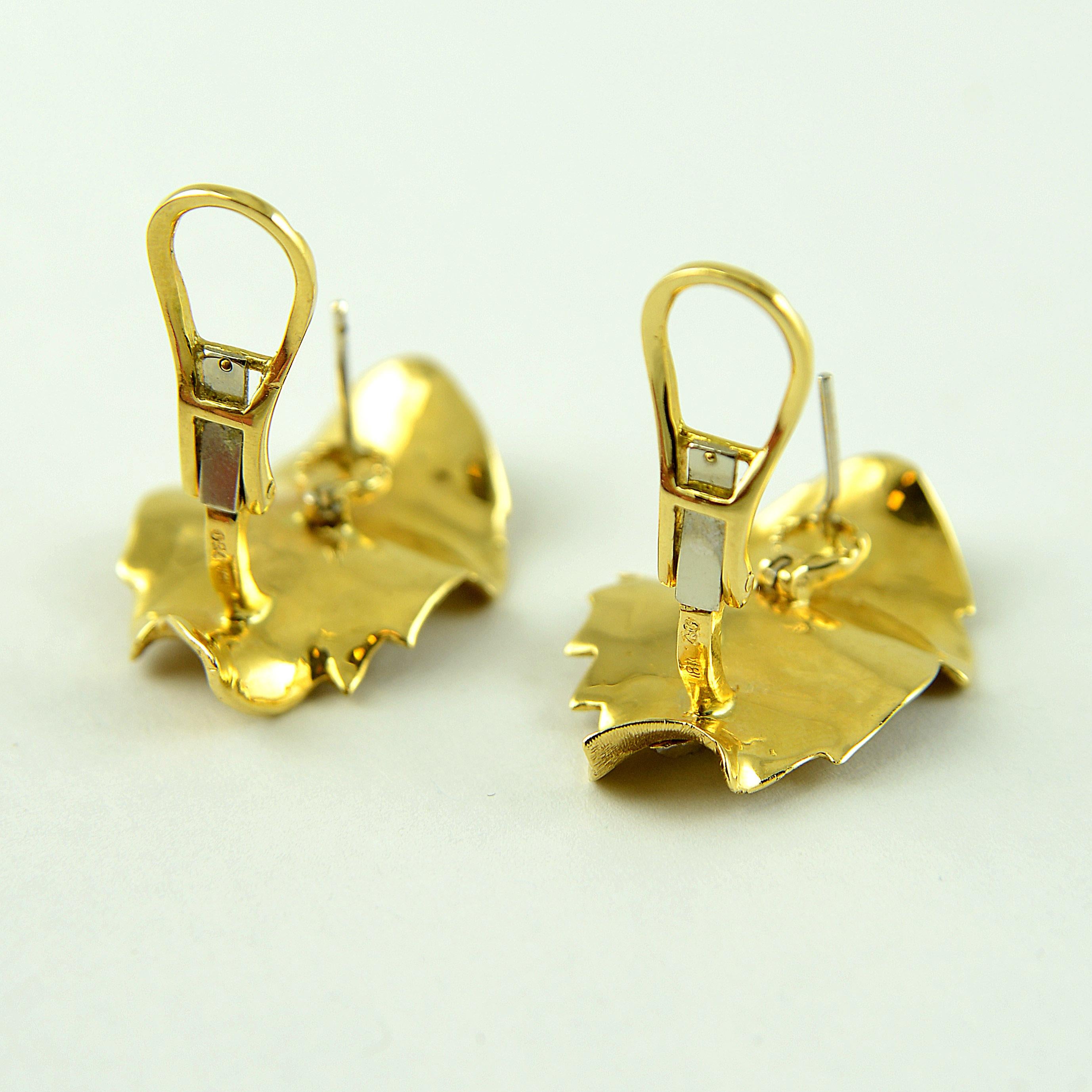 Round Cut Diamond and 18k Yellow Gold Leaf Earrings For Sale