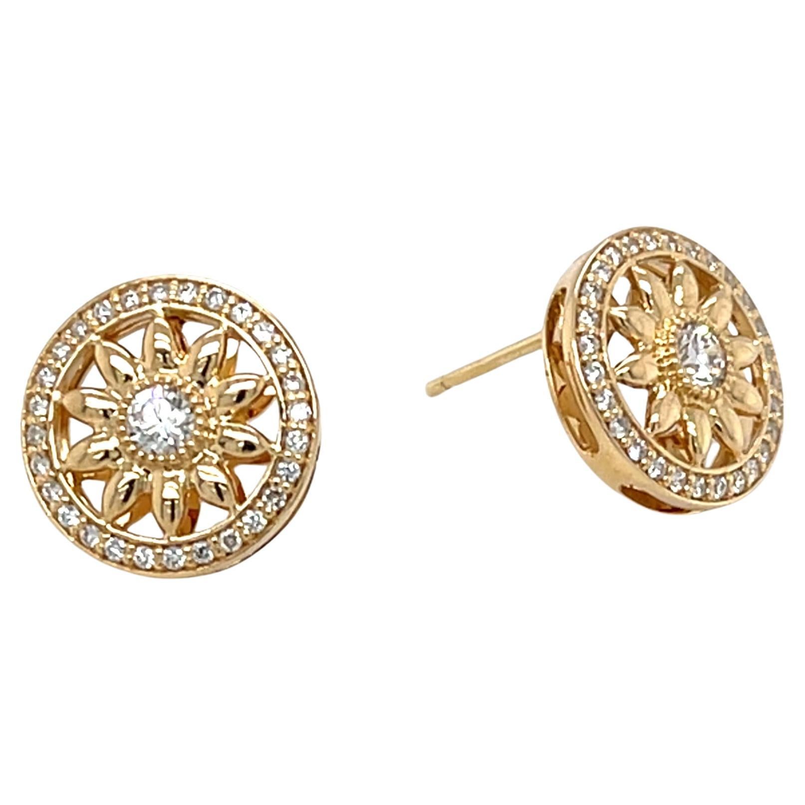 Questi graziosi orecchini a forma di girasole in oro giallo 18 sono incastonati con .41 carati di diamanti scintillanti che aggiungono eleganza e lusso a qualsiasi outfit. Un grande diamante brillante si trova al centro del fiore, mentre i petali in
