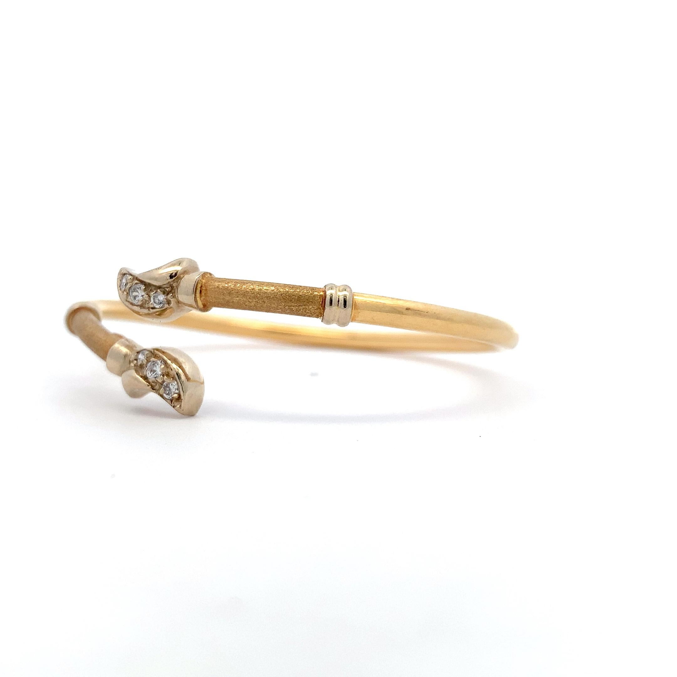 Bracelet torsadé en or jaune 18k et diamants en vente 1