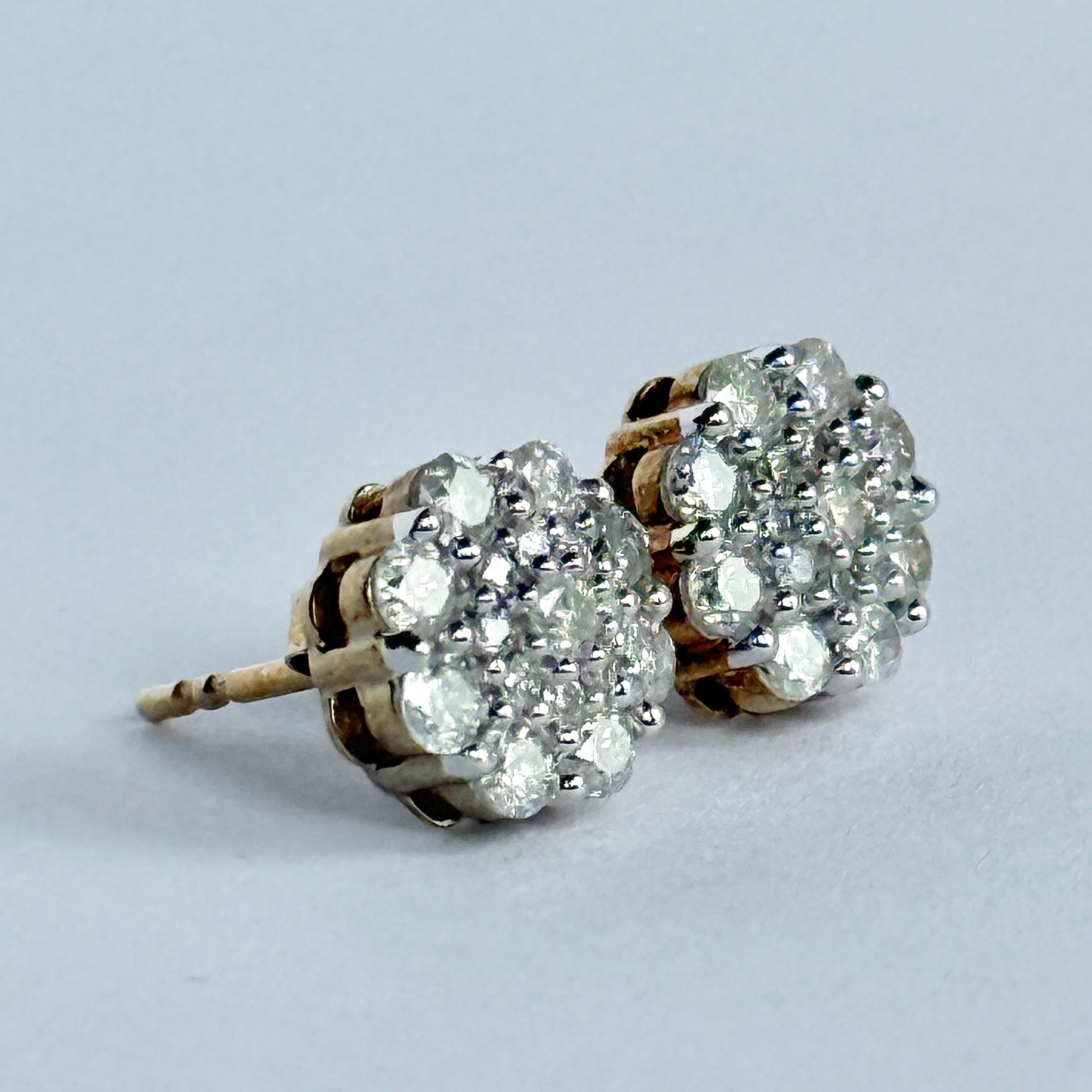 Pendientes Racimo de Diamantes y Oro de 9 Quilates en venta 1