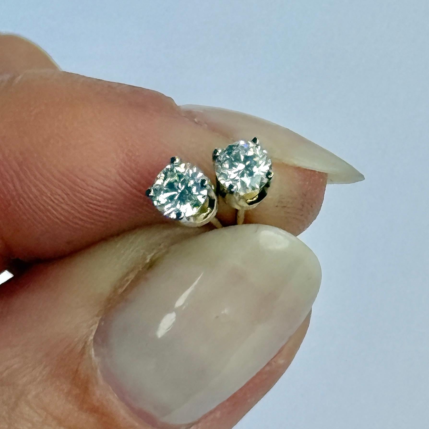 Boucles d'oreilles en or 9 carats et diamants Bon état - En vente à Chipping Campden, GB