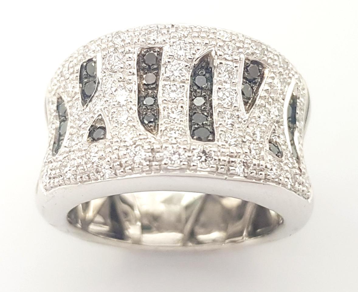 Diamond and Black Diamond Ring set in 18K White Gold Settings For Sale 4