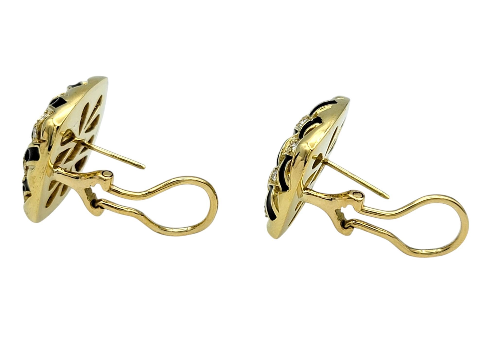 Contemporain Boucles d'oreilles Omega en or jaune 18 carats, diamants et émail noir en forme de panier en vente
