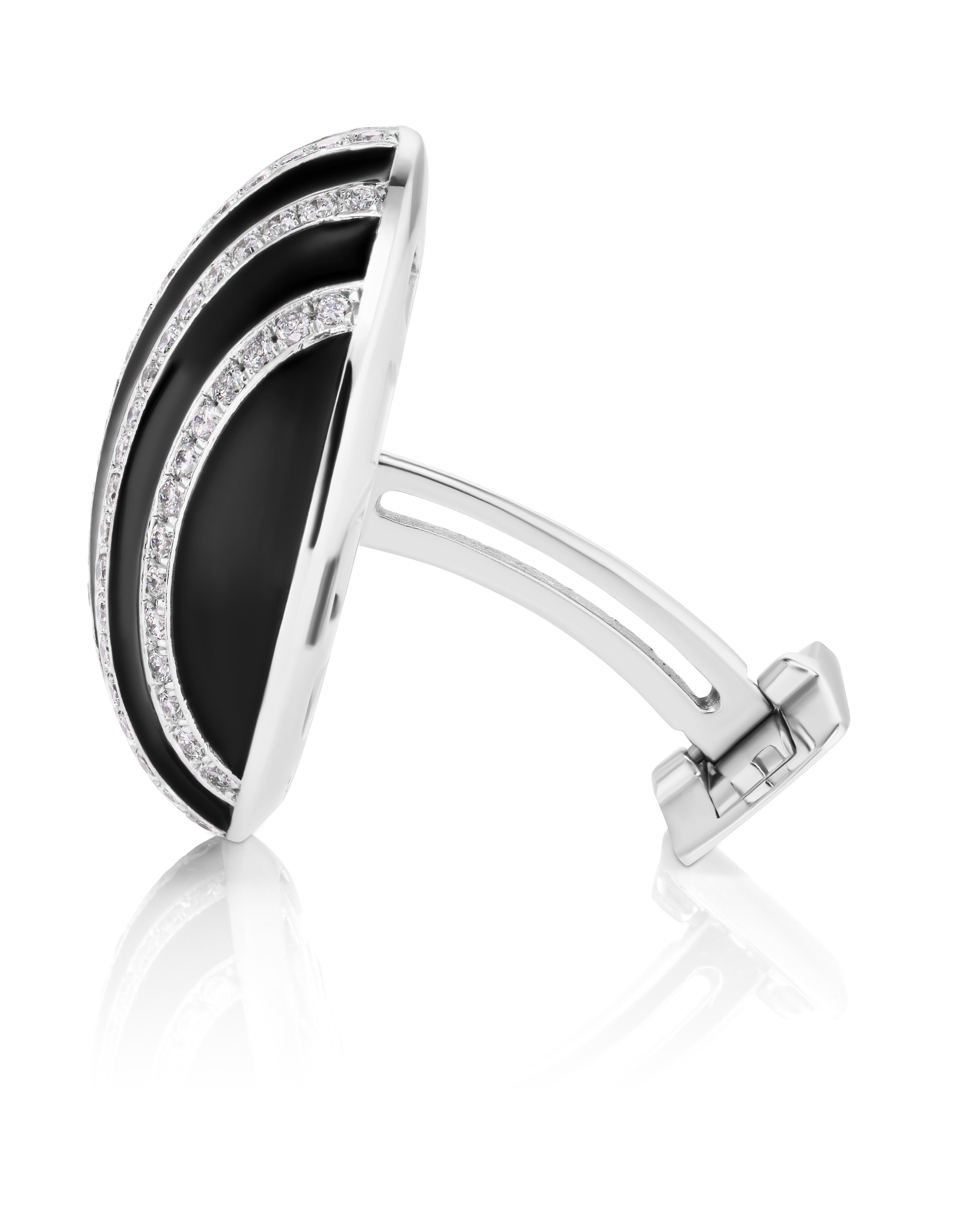 Round Zebra Cufflink with lines of Diamonds set with 178 Round Diamonds weighing 1.78 Carats.
Set in 18 Karat White Gold and Natural Black Enamel.