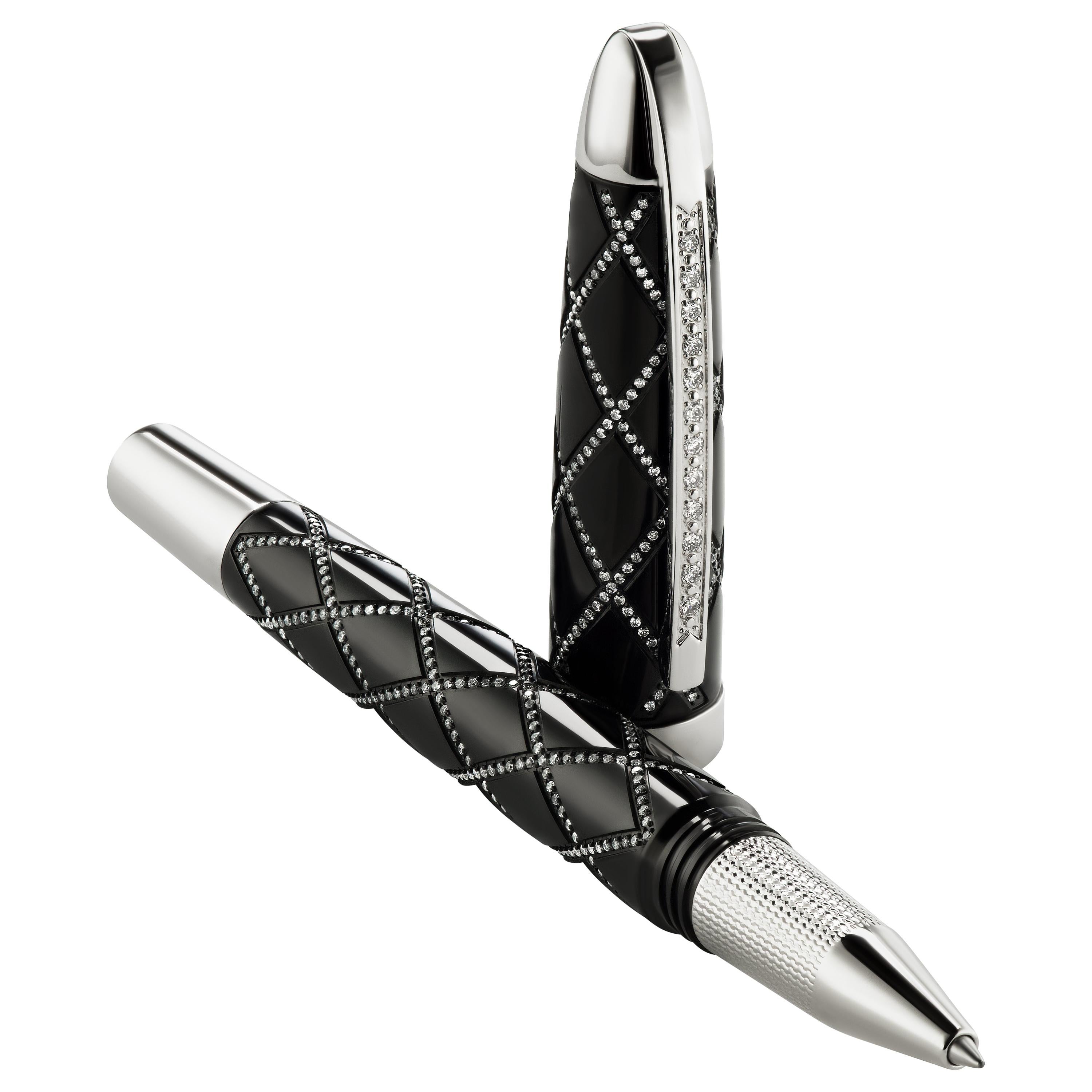 Stylo à diamant et laque noire en vente