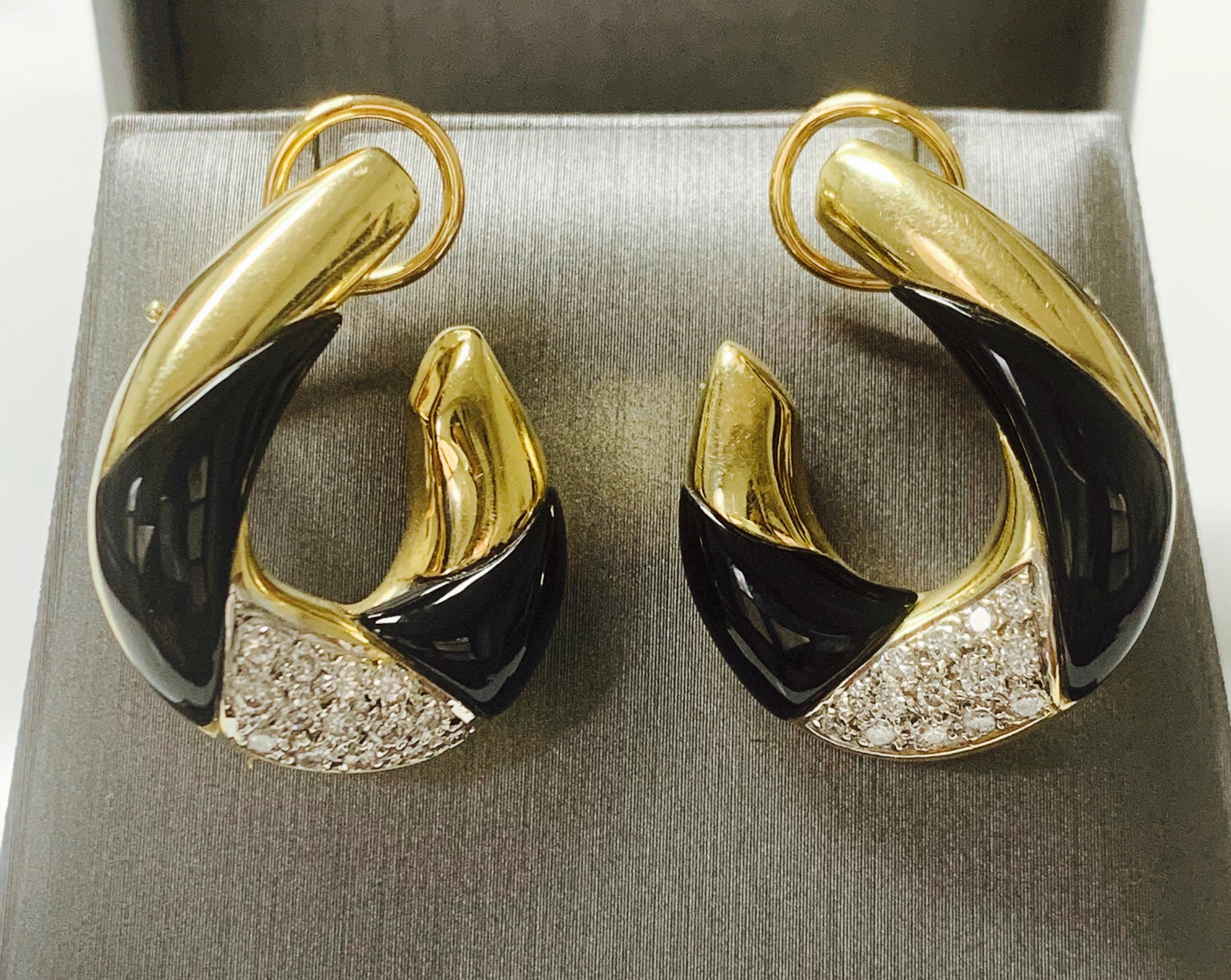 Diamond and Black Onyx Earrings in 14 Karat Yellow Gold In New Condition For Sale In New York, NY