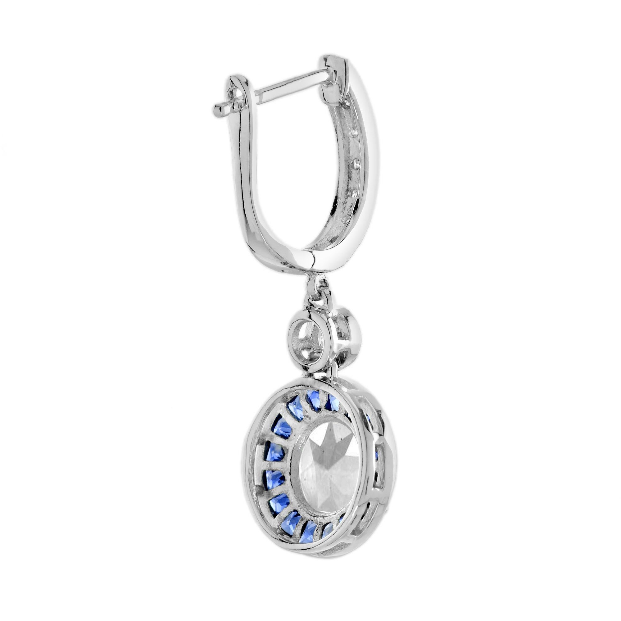 Taille ronde Boucles d'oreilles pendantes en or blanc 18 carats, diamant et saphir bleu, style Art Déco en vente