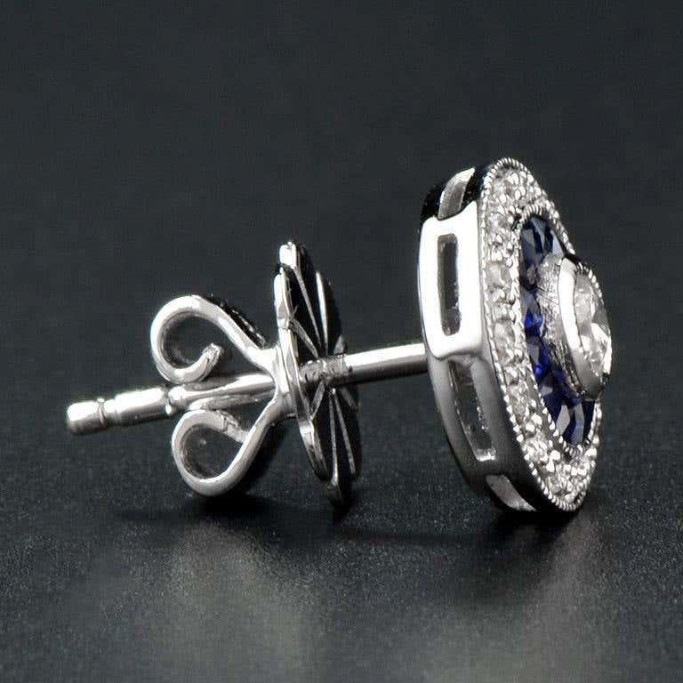Orecchini Target con diamanti e zaffiri blu in stile Art Déco in oro bianco 18 carati In condizioni Nuovo in vendita a Bangkok, TH