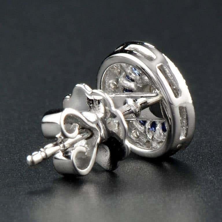 Donna Orecchini Target con diamanti e zaffiri blu in stile Art Déco in oro bianco 18 carati in vendita