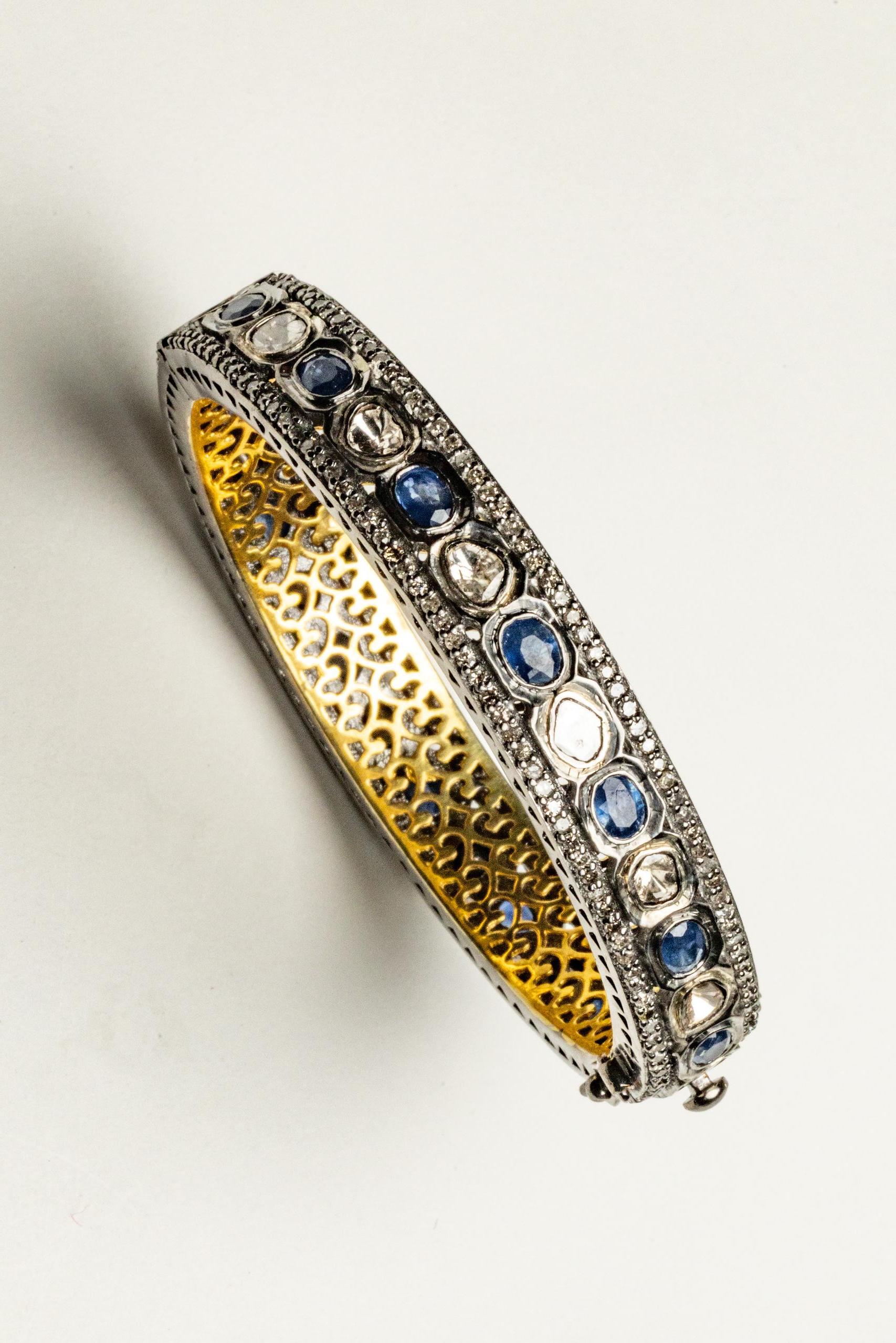 Diamant und blauer Saphir Armreif mit Schließe im Zustand „Hervorragend“ im Angebot in Nantucket, MA