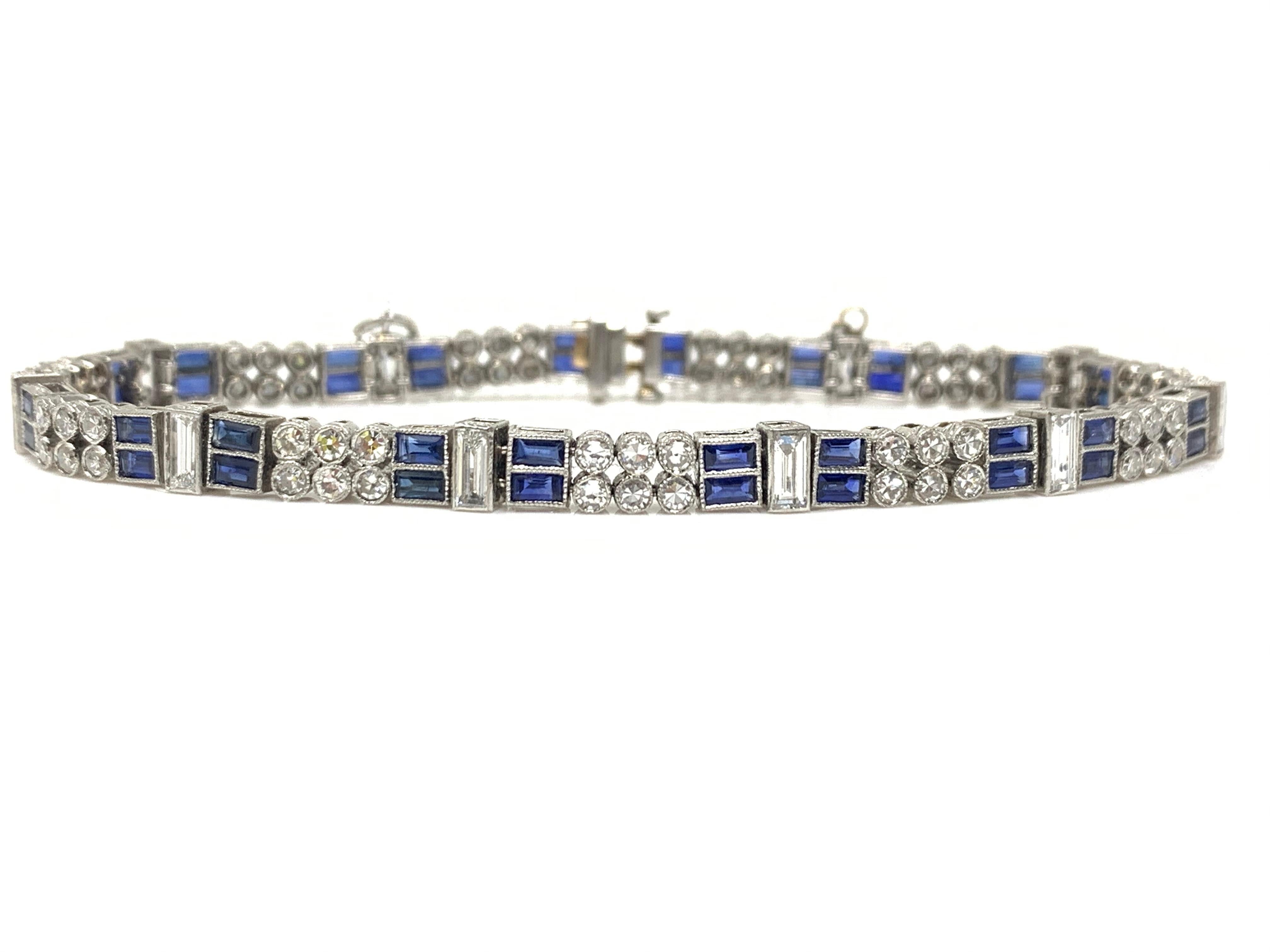 Diamond and Blue Sapphire Bracelet in Platinum In Excellent Condition For Sale In New York, NY