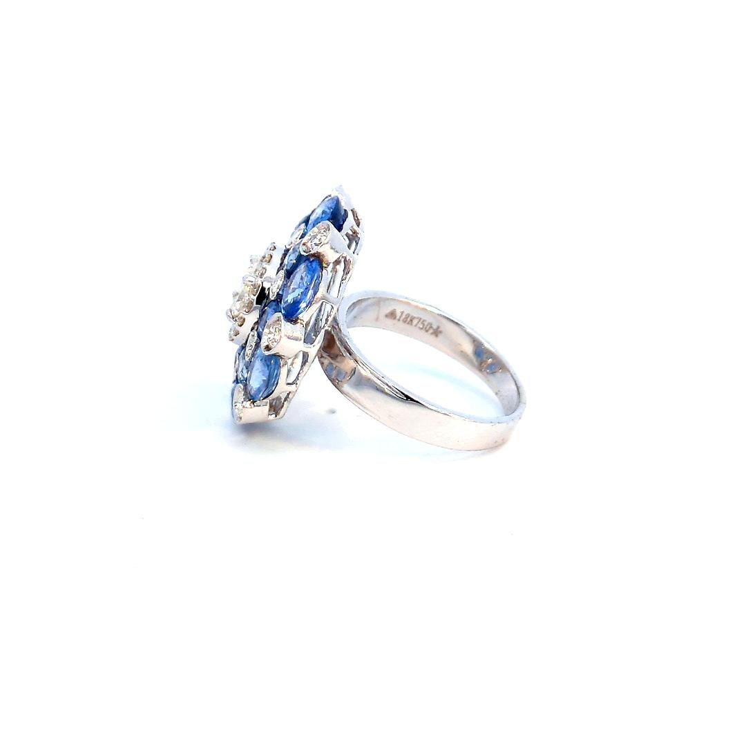 Boucles d'oreilles grappe de diamants et saphirs bleus en vente 2