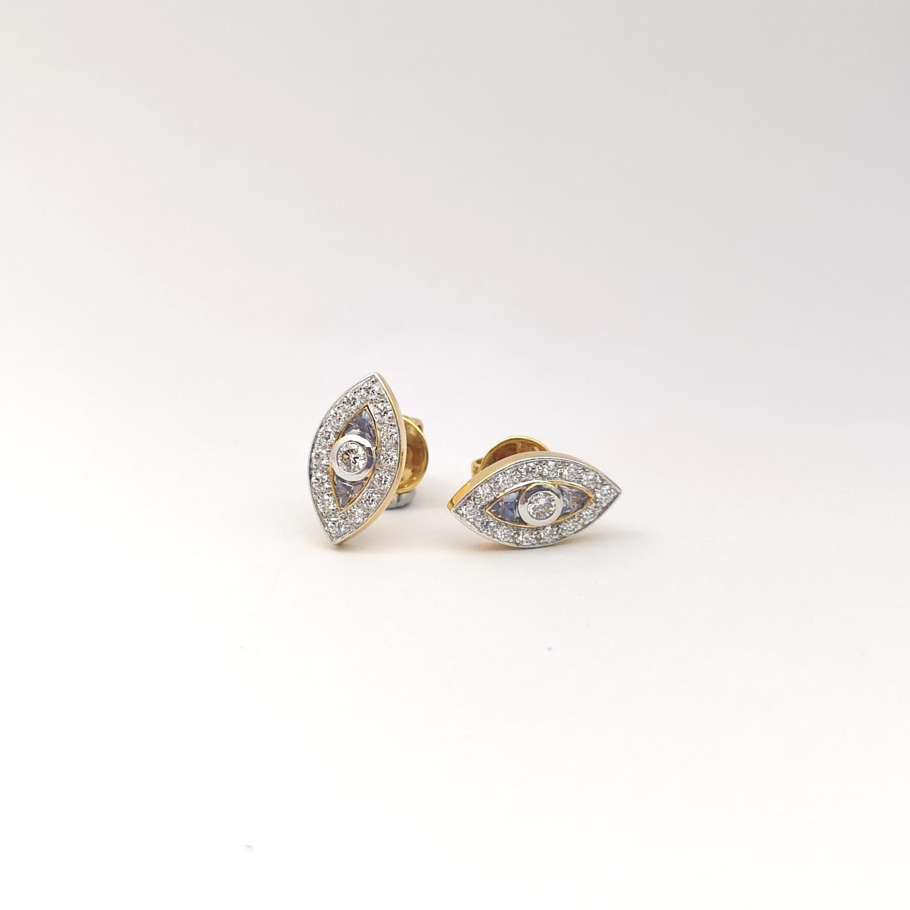 Boucles d'oreilles diamant et saphir bleu en or 18 carats en vente 3