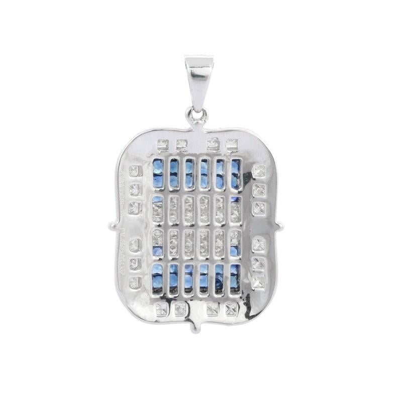 Taille ronde Pendentif d'affirmation en or blanc massif 18 carats avec diamants et saphir bleu en vente