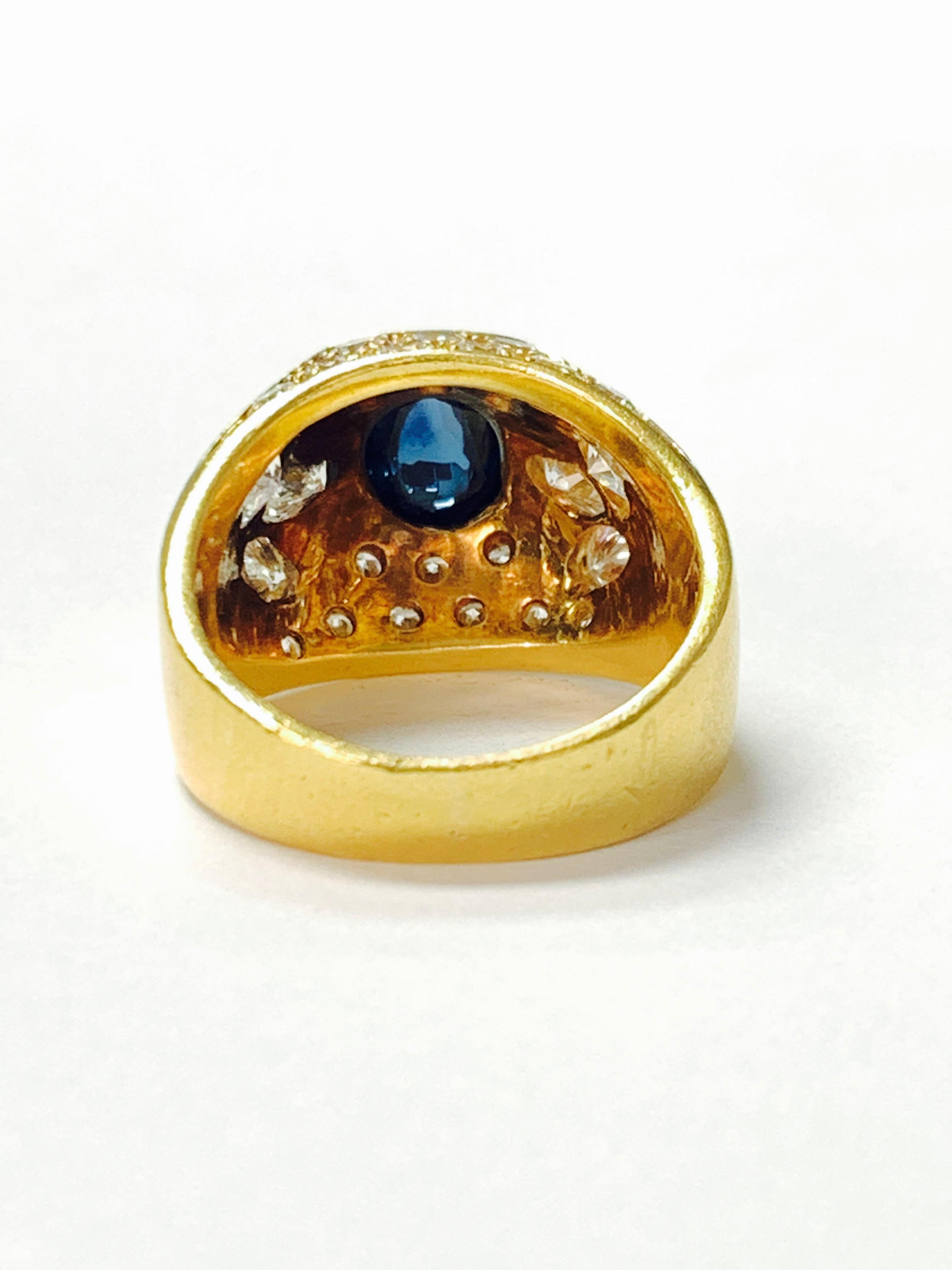 Women's or Men's Diamond and Blue Sapphire Ring in 18 K Yellow Gold For Sale