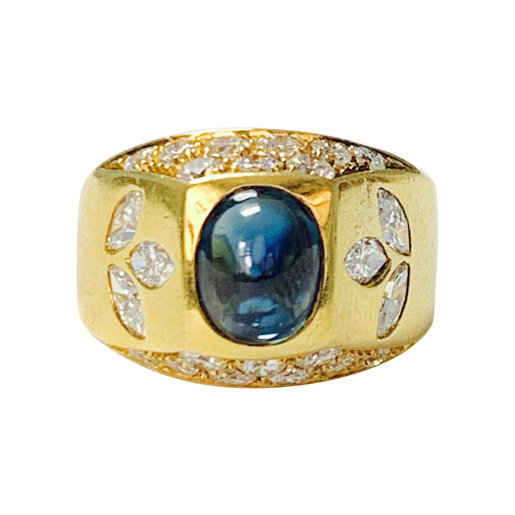 Diamond and Blue Sapphire Ring in 18 K Yellow Gold For Sale
