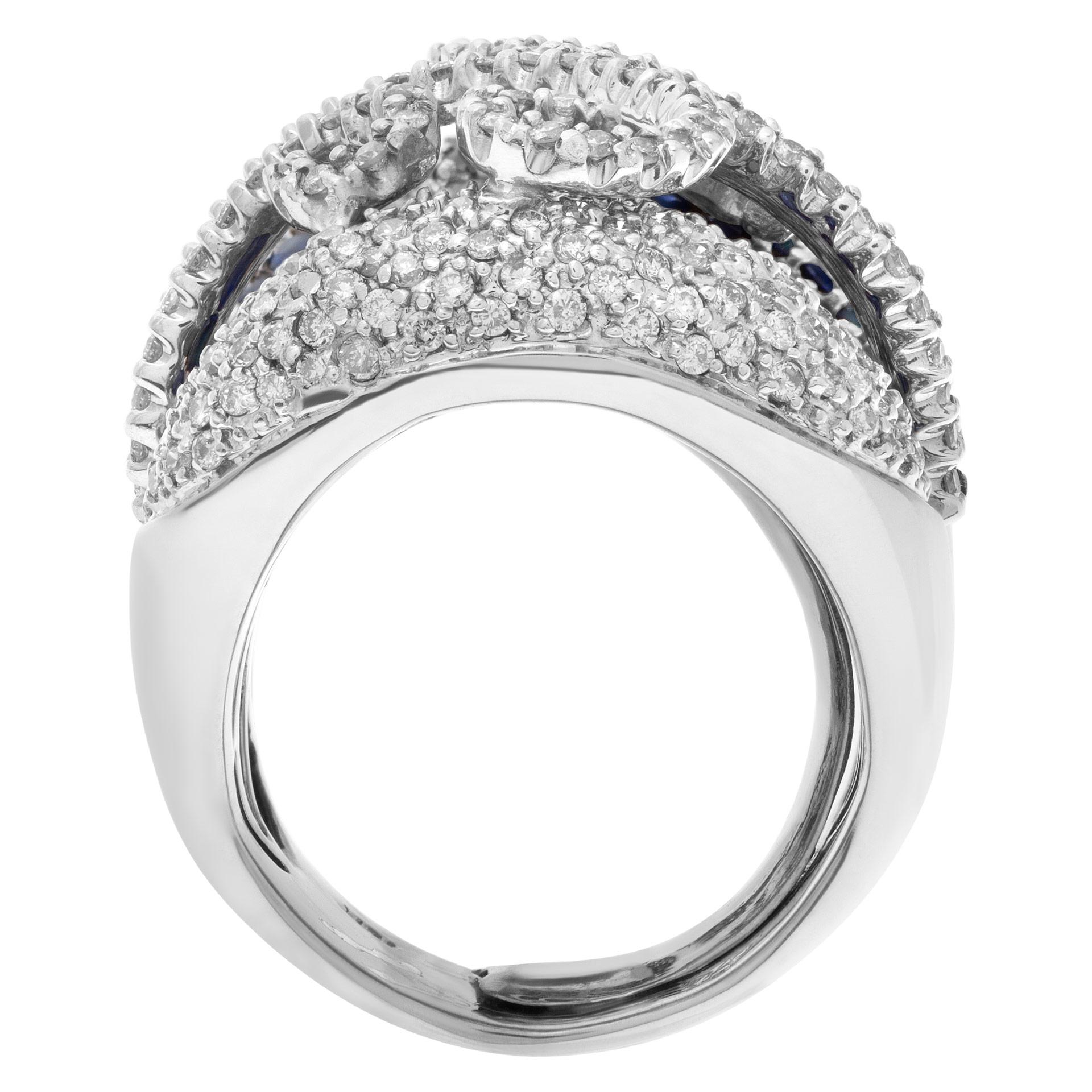Ring mit Diamanten und blauen Saphiren aus 18k Weißgold Damen im Angebot
