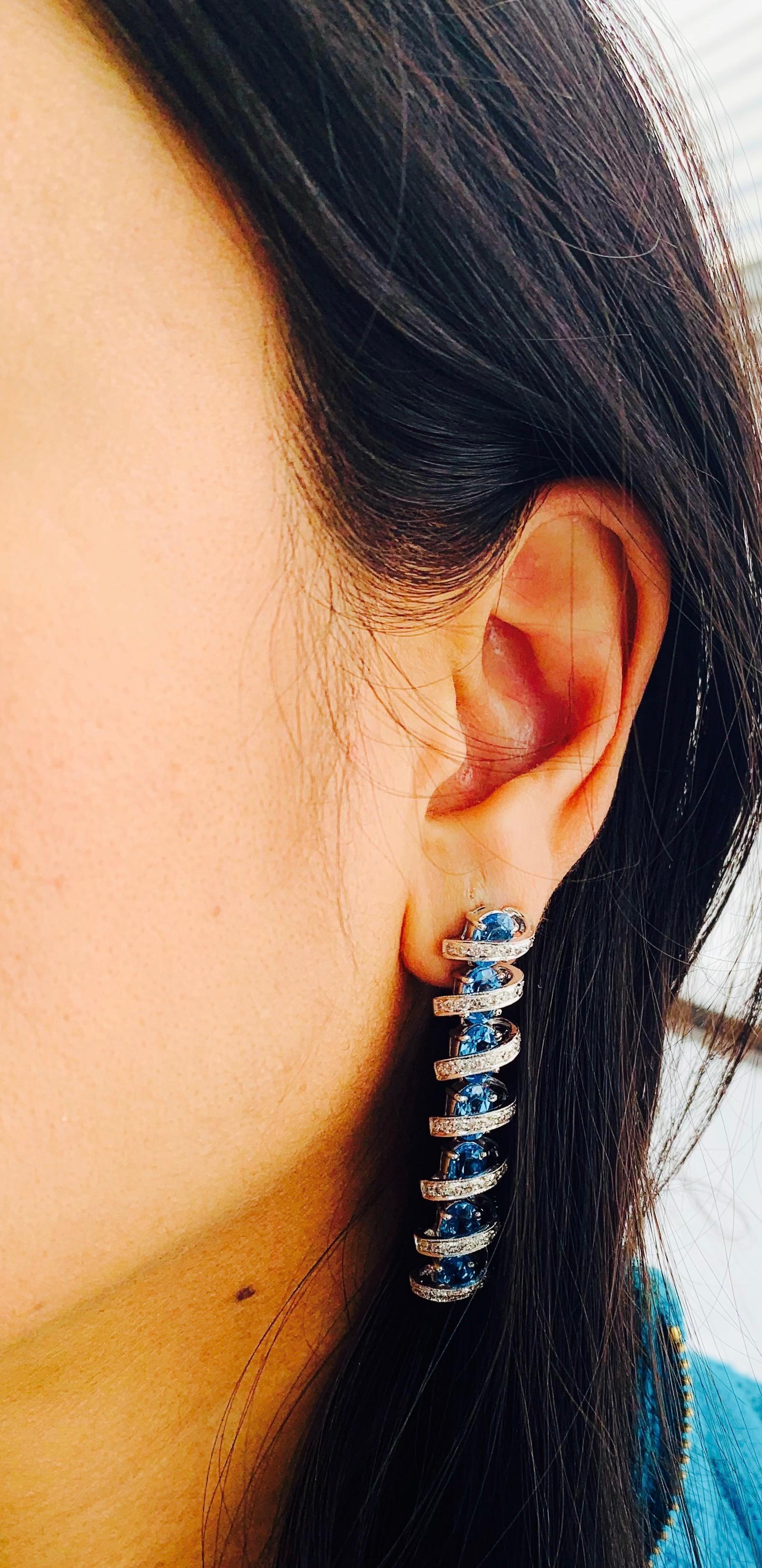 Pendientes de Diamantes y Topacio Azul en Oro Blanco de 18 Kilates en venta 4