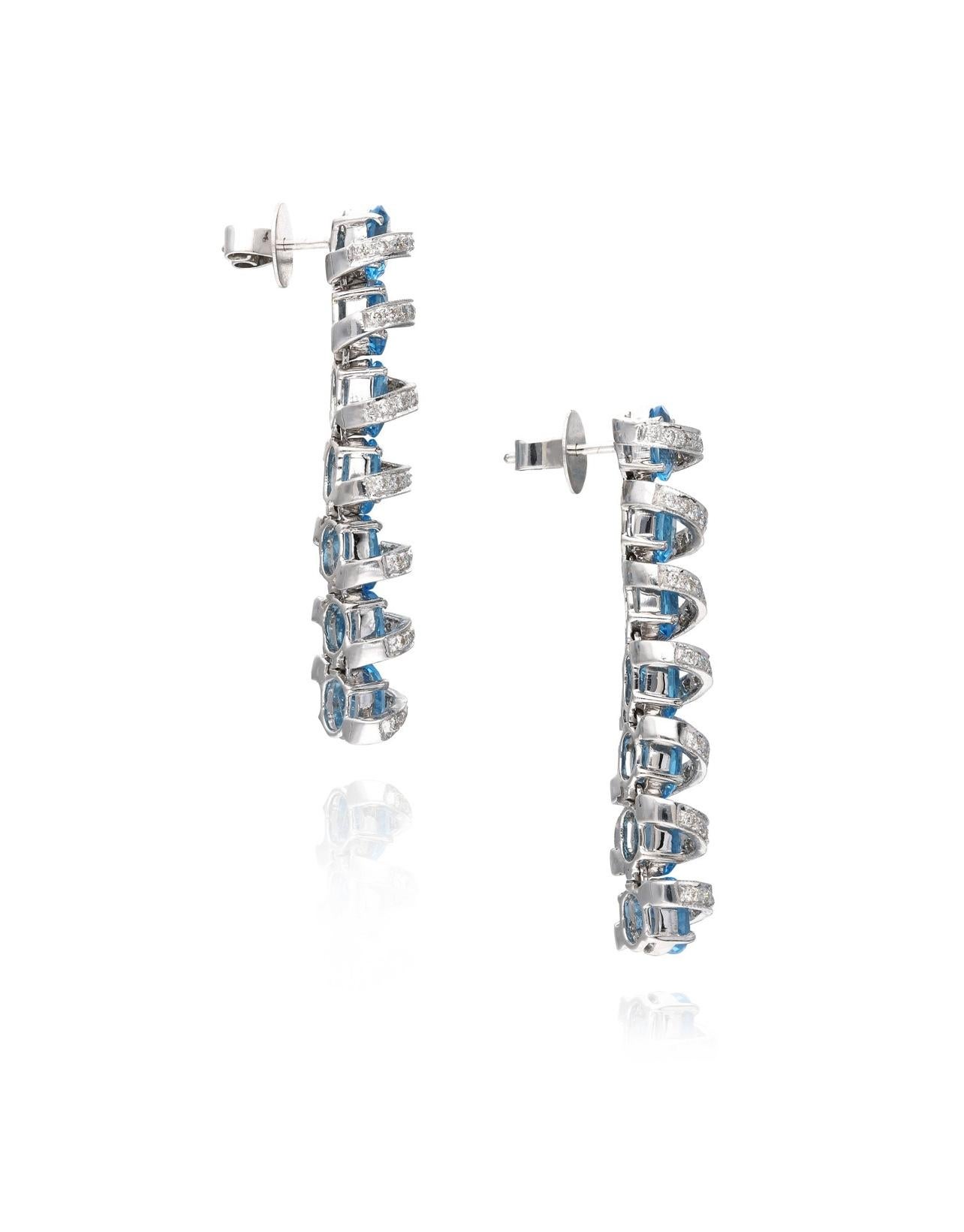 Pendientes de Diamantes y Topacio Azul en Oro Blanco de 18 Kilates en venta 9