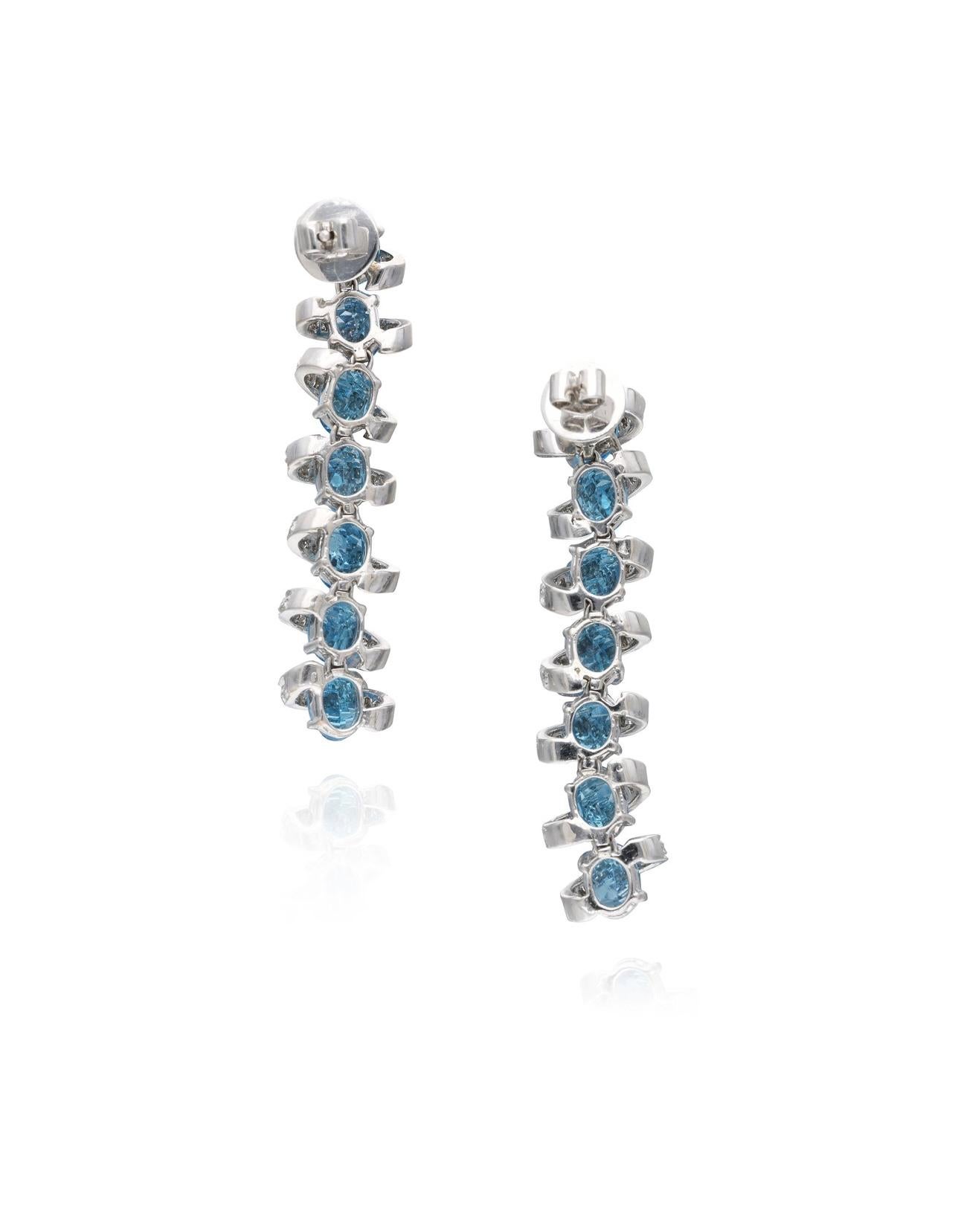 Pendientes de Diamantes y Topacio Azul en Oro Blanco de 18 Kilates en venta 10