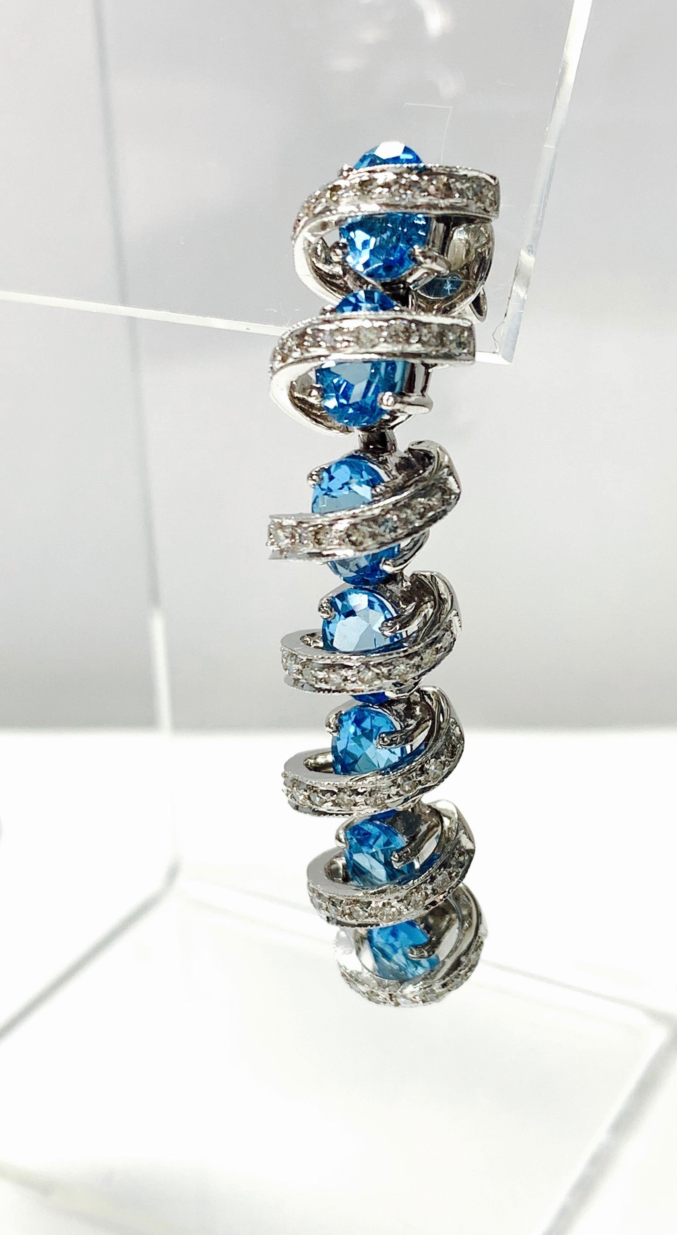 Diamant- und Blautopas-Ohrringe aus 18 Karat Weißgold im Zustand „Neu“ im Angebot in New York, NY