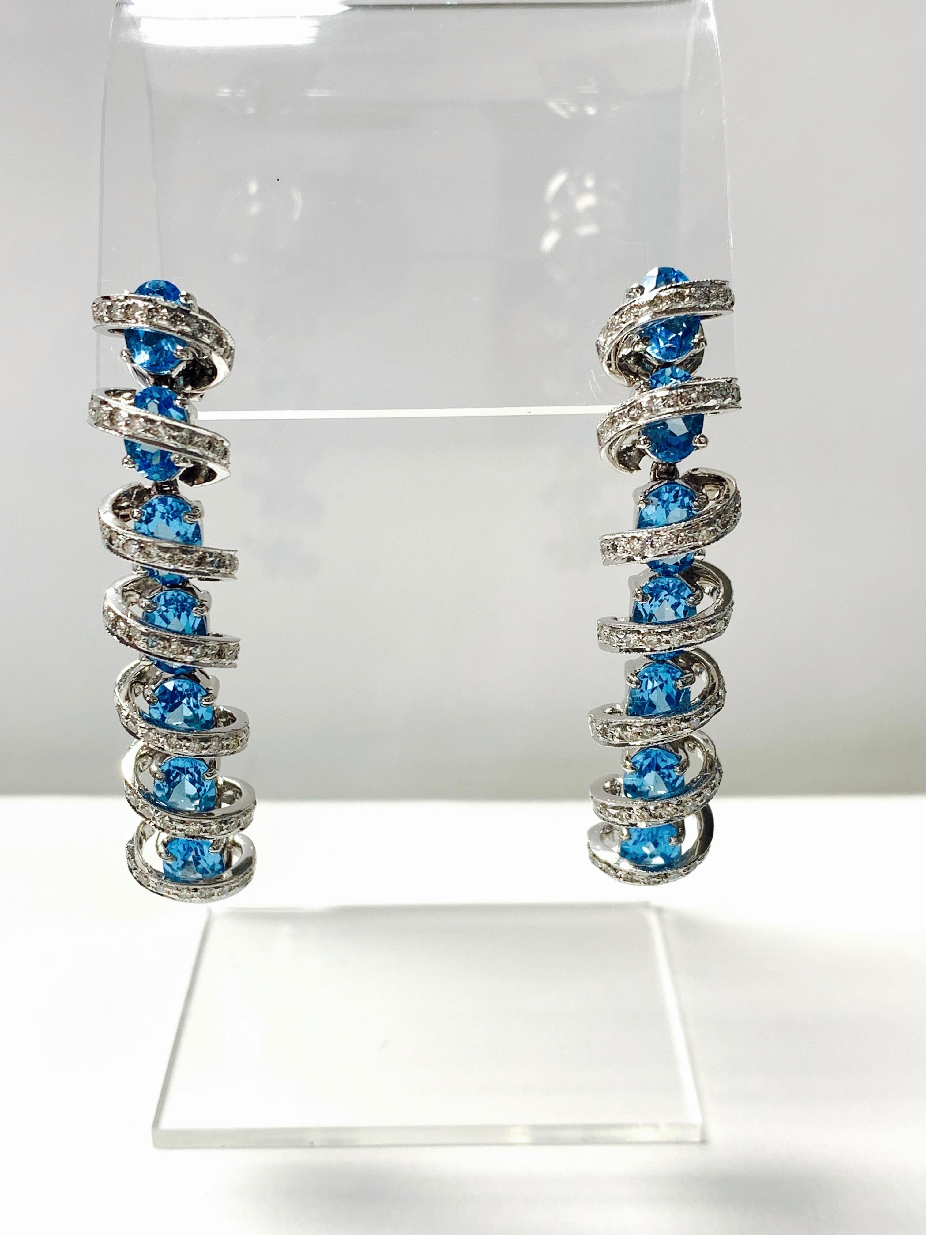 Pendientes de Diamantes y Topacio Azul en Oro Blanco de 18 Kilates en venta 2