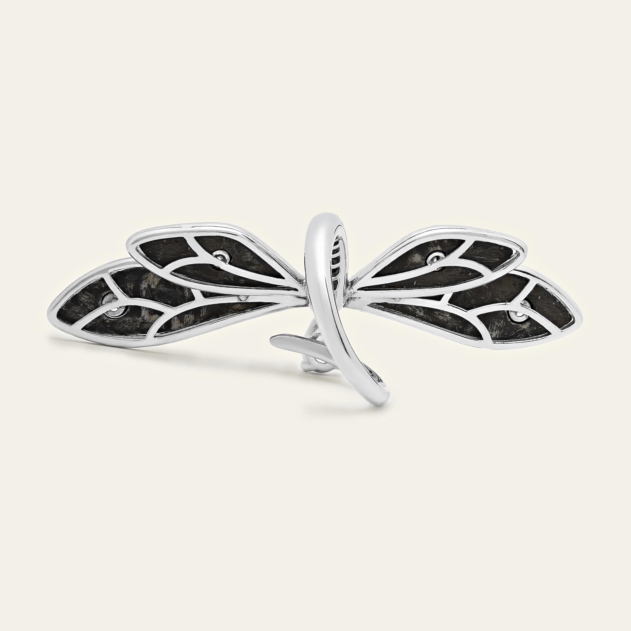 Taille ronde Bague libellule en diamant et carbone en vente