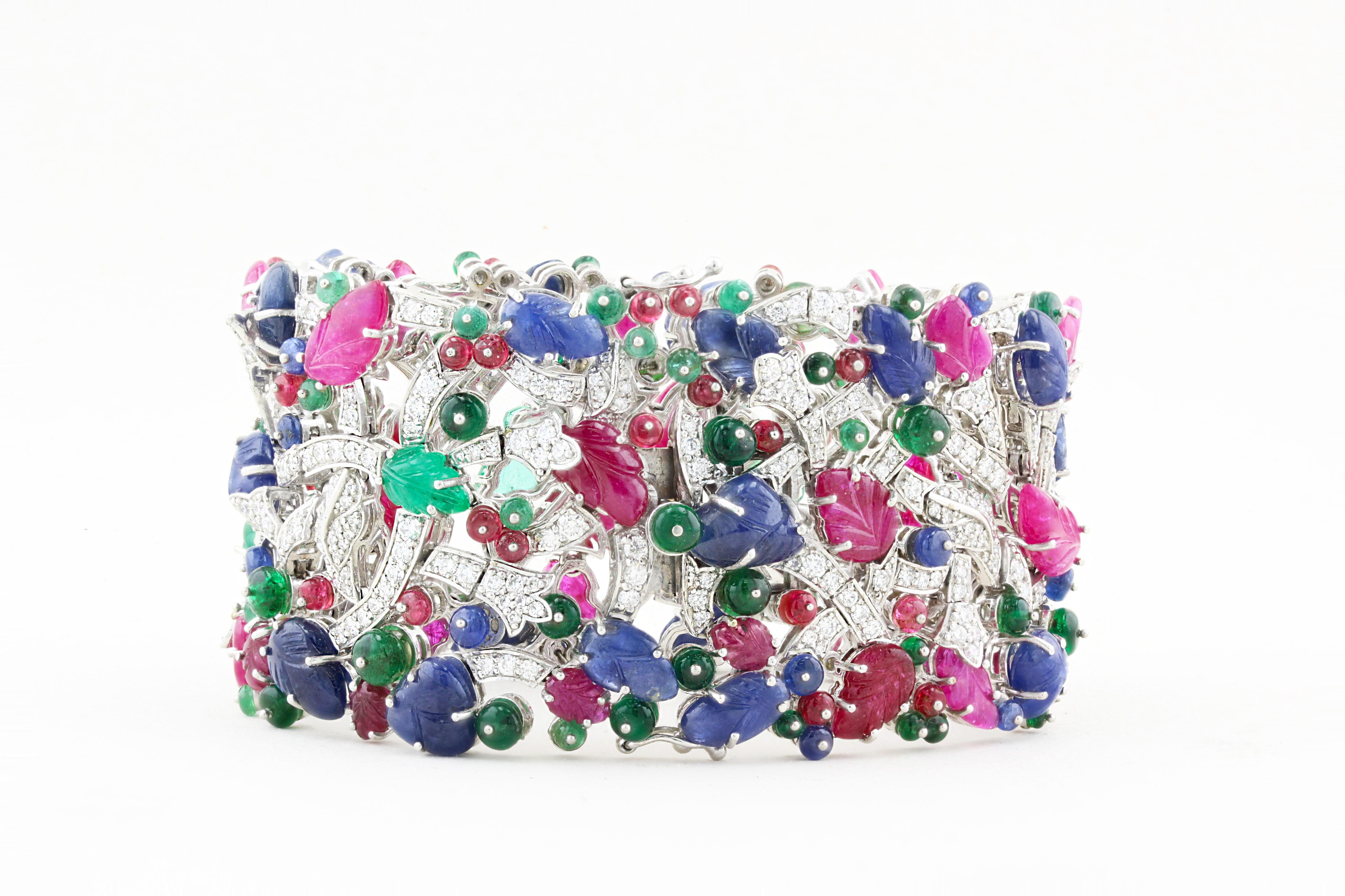Bracelet en diamant et pierres fines naturelles sculptées Neuf - En vente à London, GB