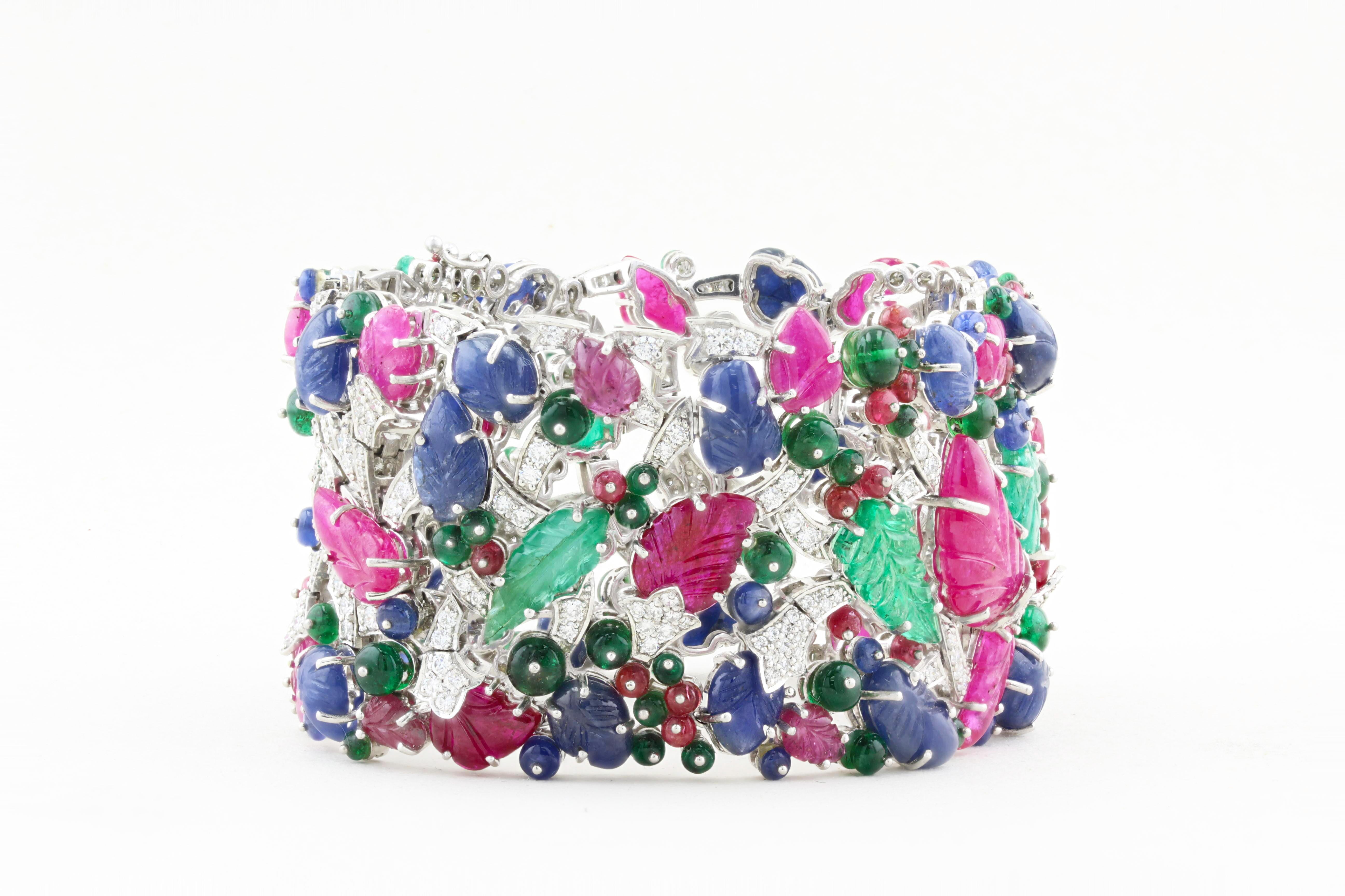 Bracelet en diamant et pierres fines naturelles sculptées Unisexe en vente