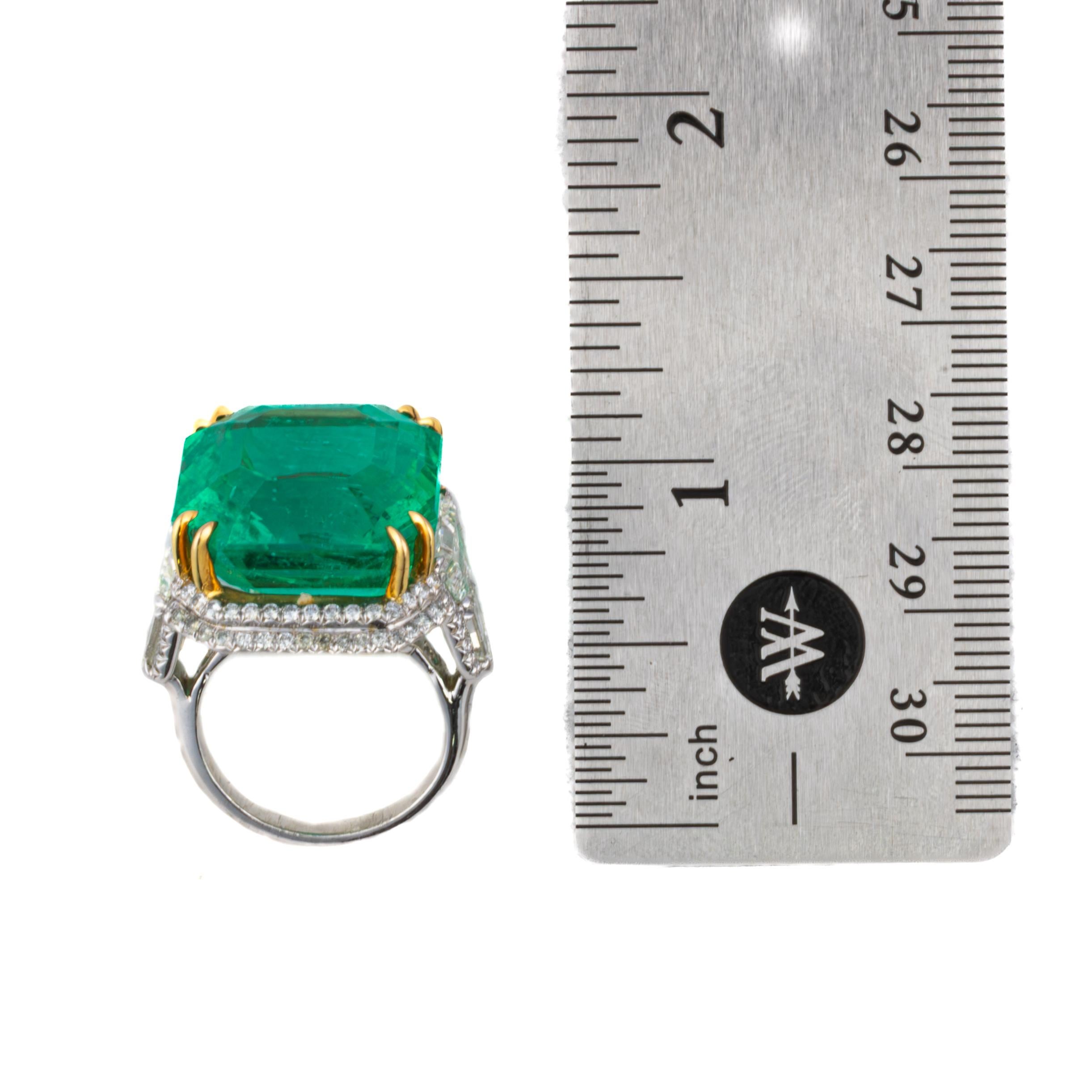 Cocktailring mit Diamant und kolumbianischem Smaragd Damen im Angebot