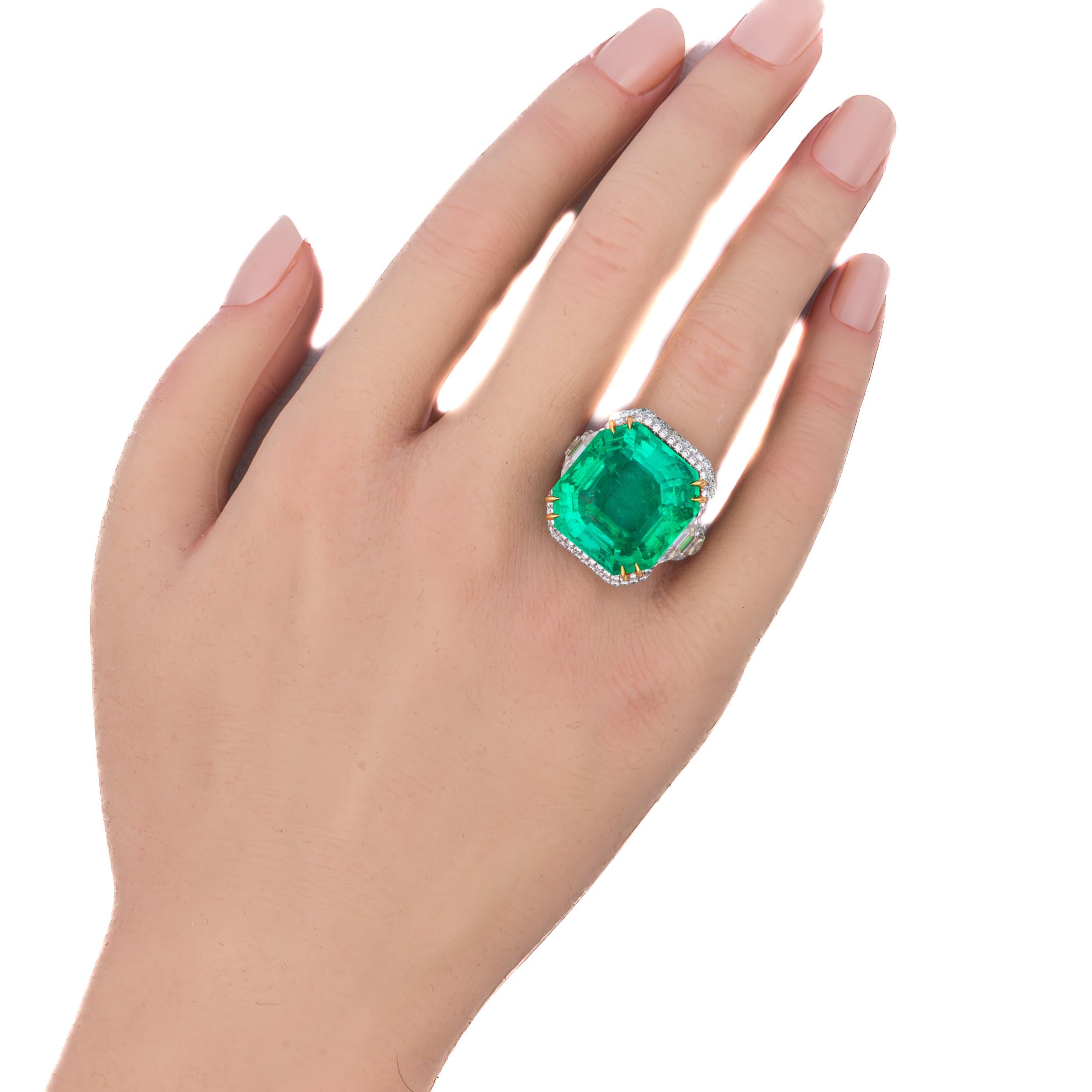 Cocktailring mit Diamant und kolumbianischem Smaragd im Zustand „Hervorragend“ im Angebot in New York, NY