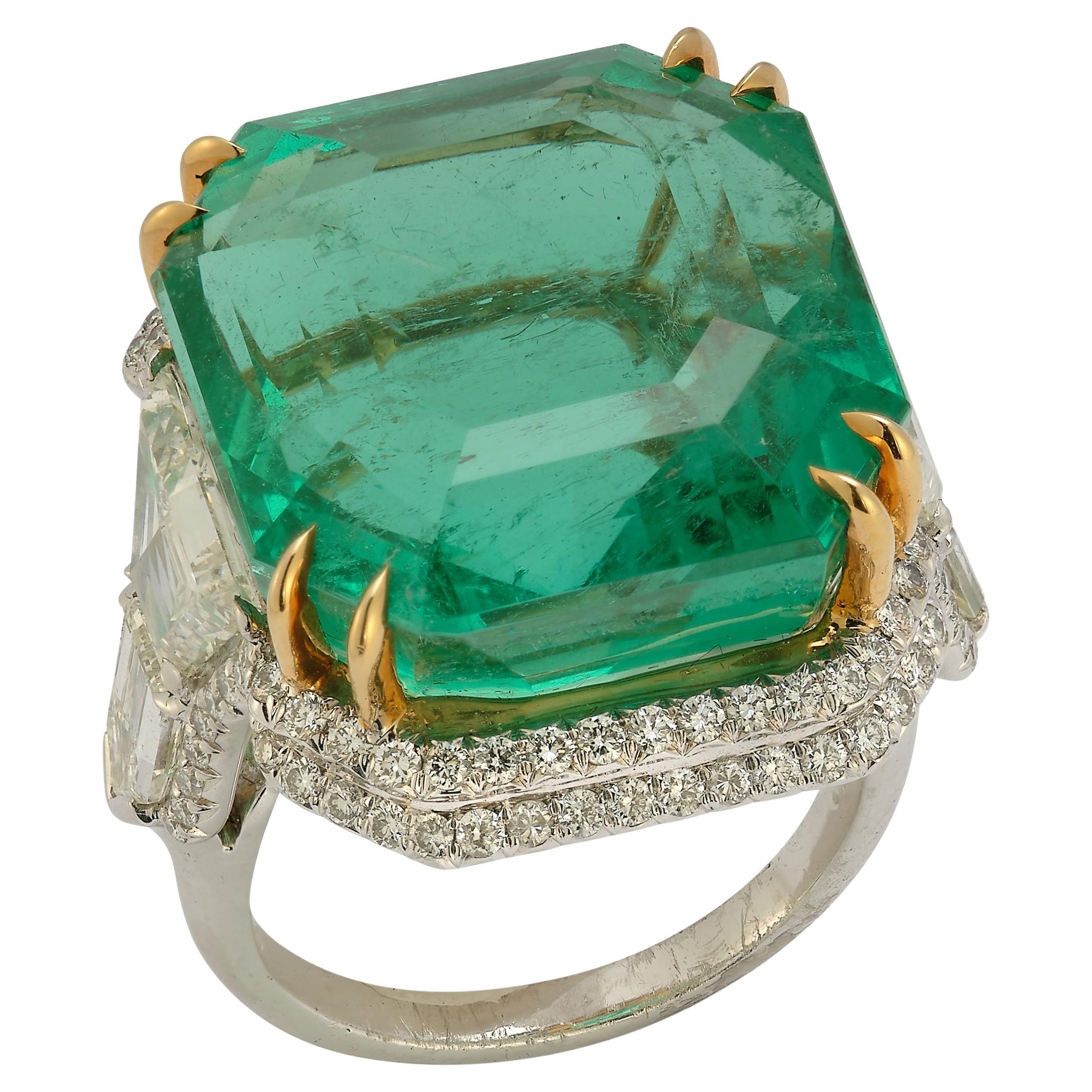 Anillo de Cóctel de Diamantes y Esmeralda Colombiana