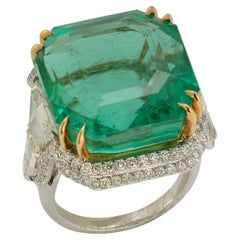 Diamond and Colombian Emerald Cocktail Ring