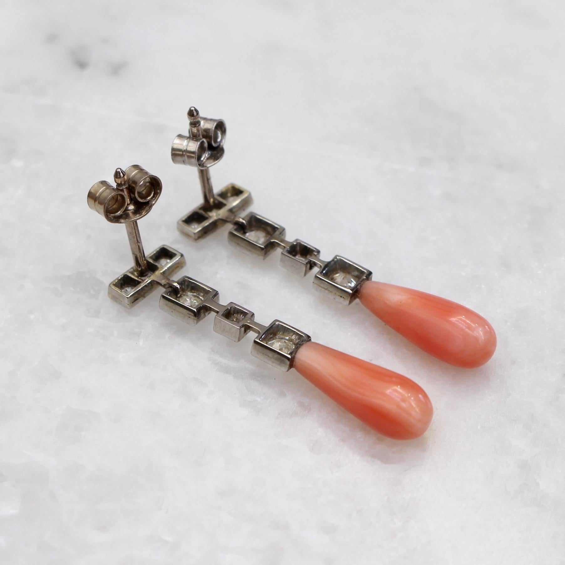 Mid-20th Century Diamond and Coral Art Deco 18-Carat White Gold Earrings, circa 1950s