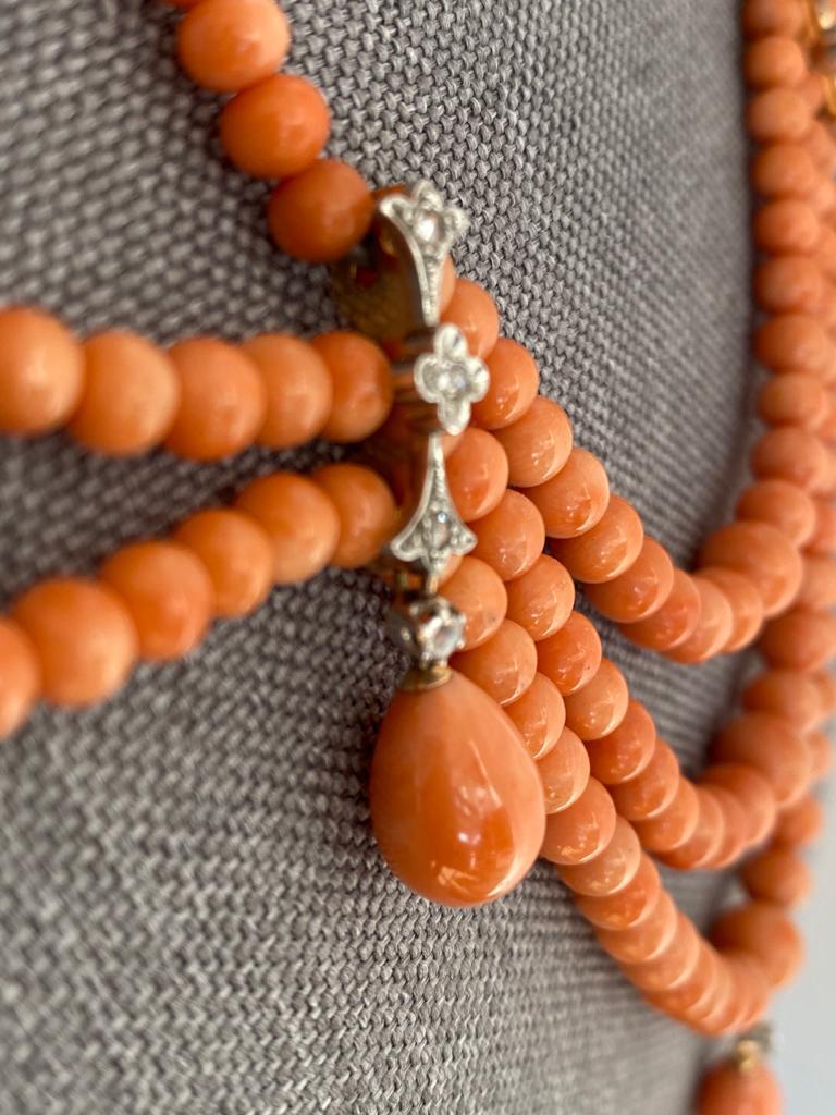 Diamond and angel's skin Coral Necklace from the 60s'.  In Good Condition For Sale In London, GB