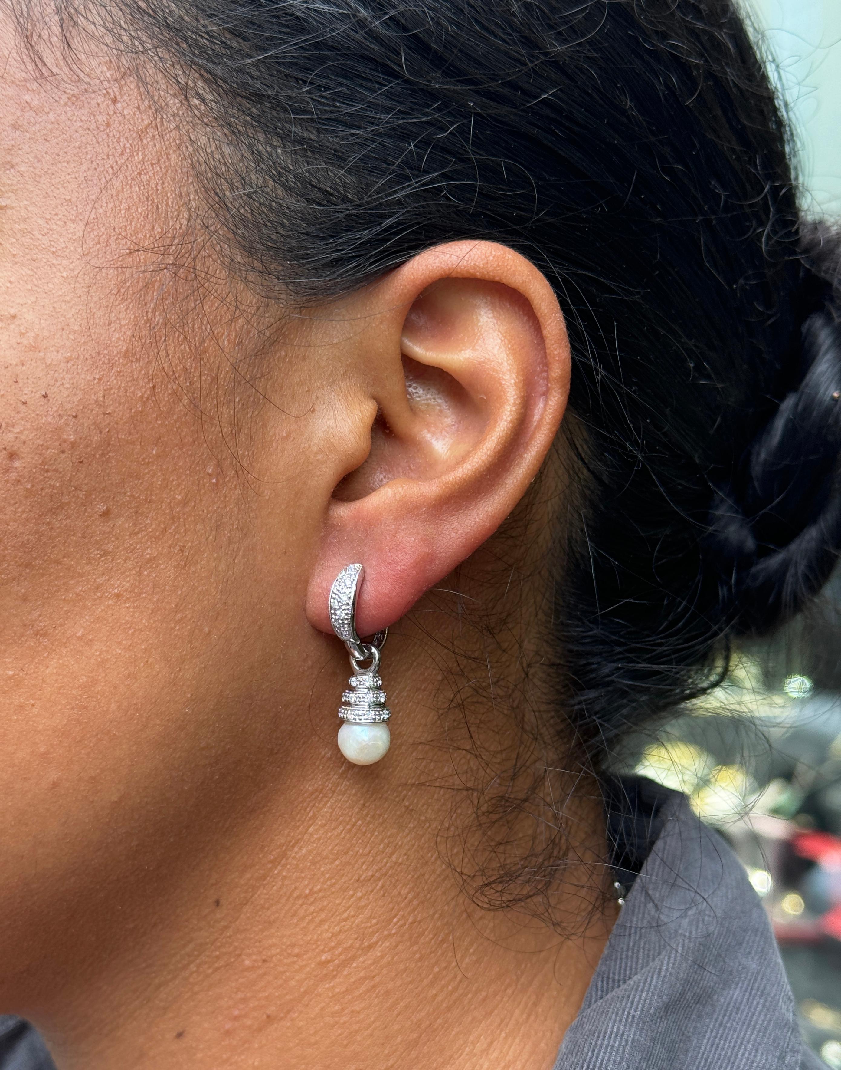 Diamond and Cultured Pearl 18 Carat White Gold Day and Night Dangle Earrings For Sale 1
