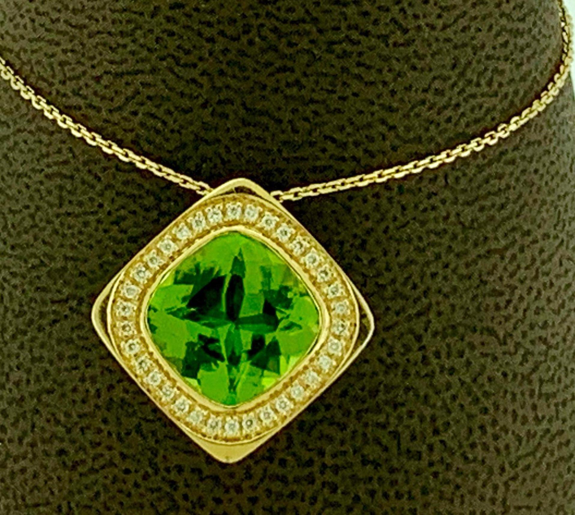 Diamond and Cushion Shape Peridot Pendant Necklace 14 Karat Yellow Gold In Excellent Condition In New York, NY