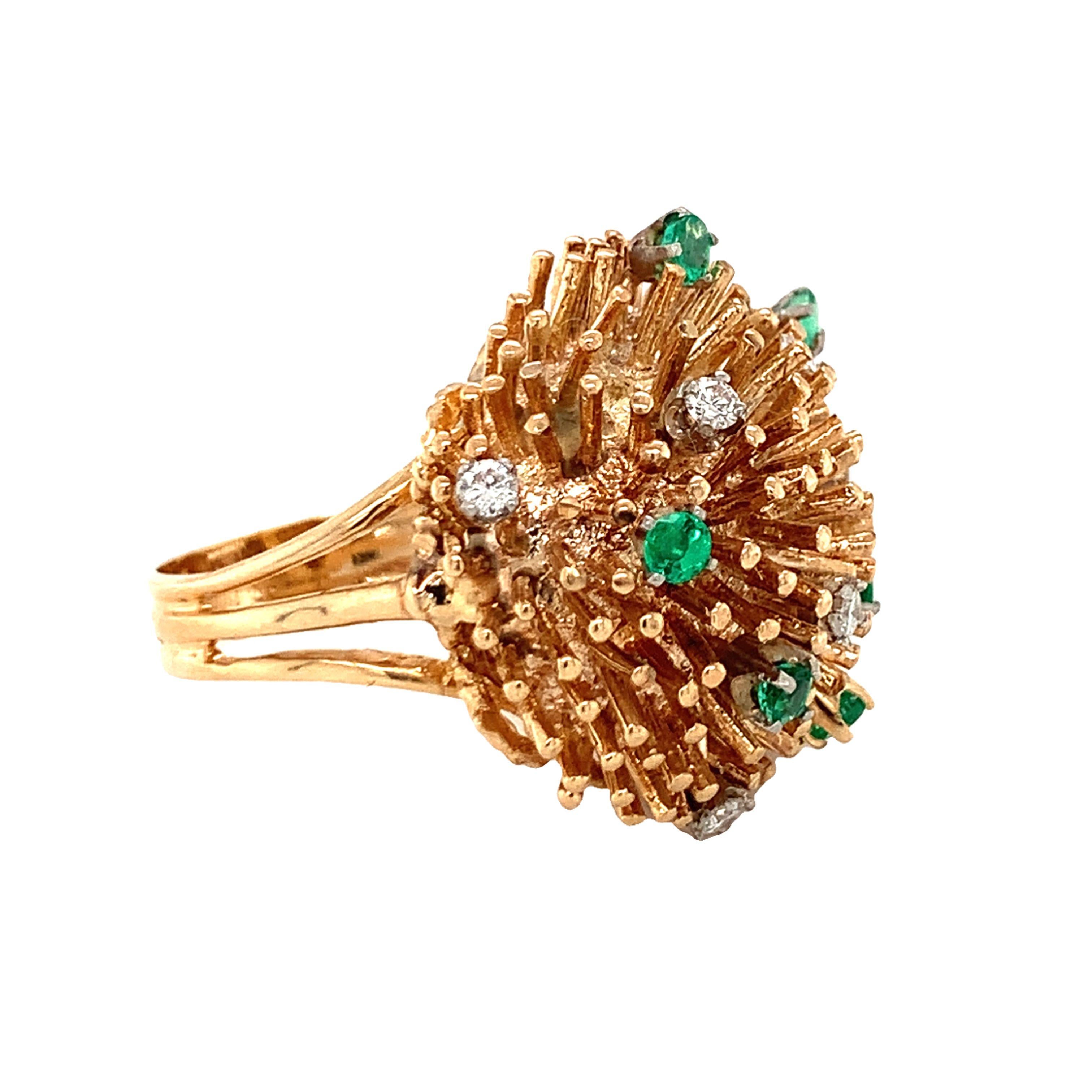 Round Cut Diamond and Emerald 14K Yellow Gold Starburst Ring For Sale