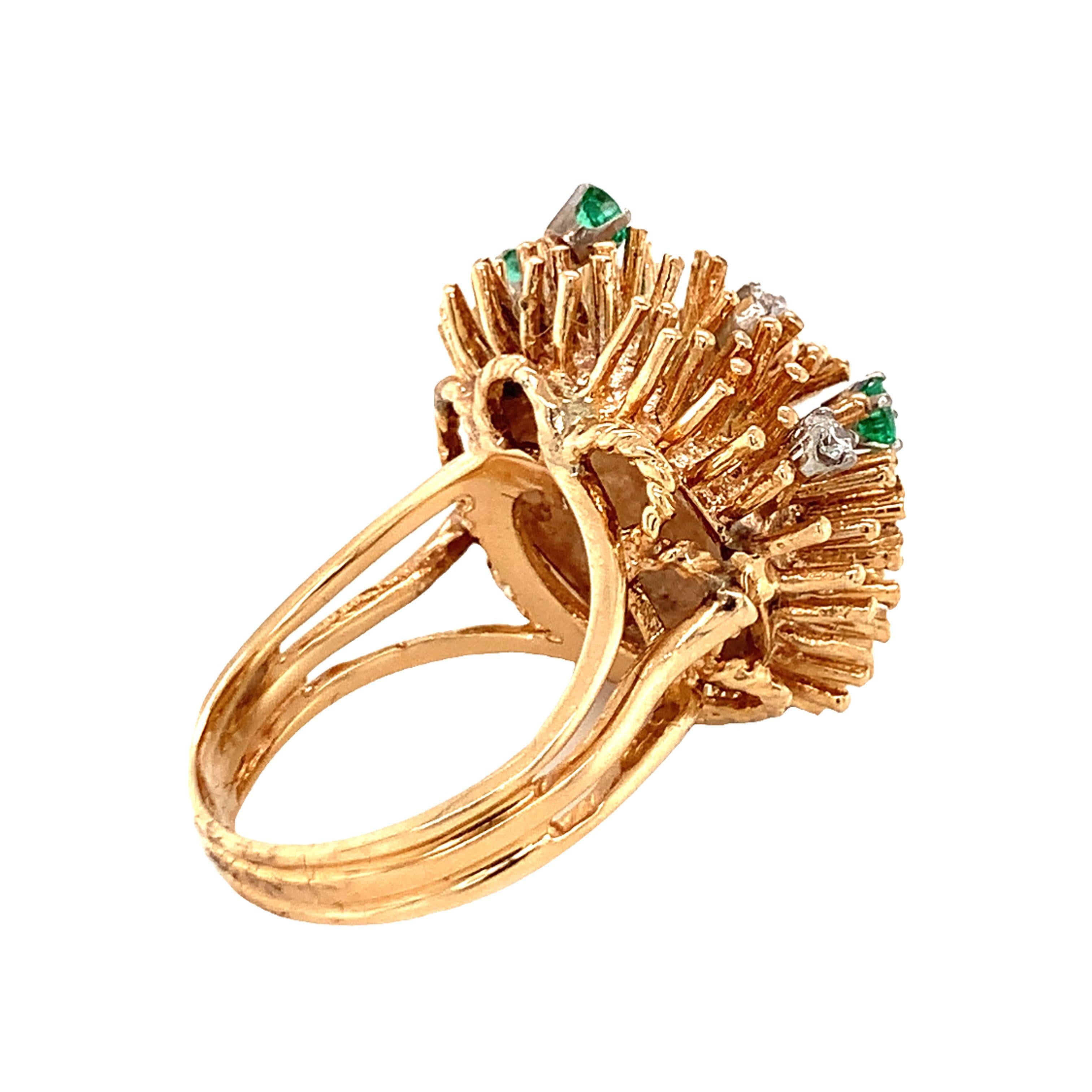 Diamond and Emerald 14K Yellow Gold Starburst Ring In Good Condition For Sale In Beverly Hills, CA