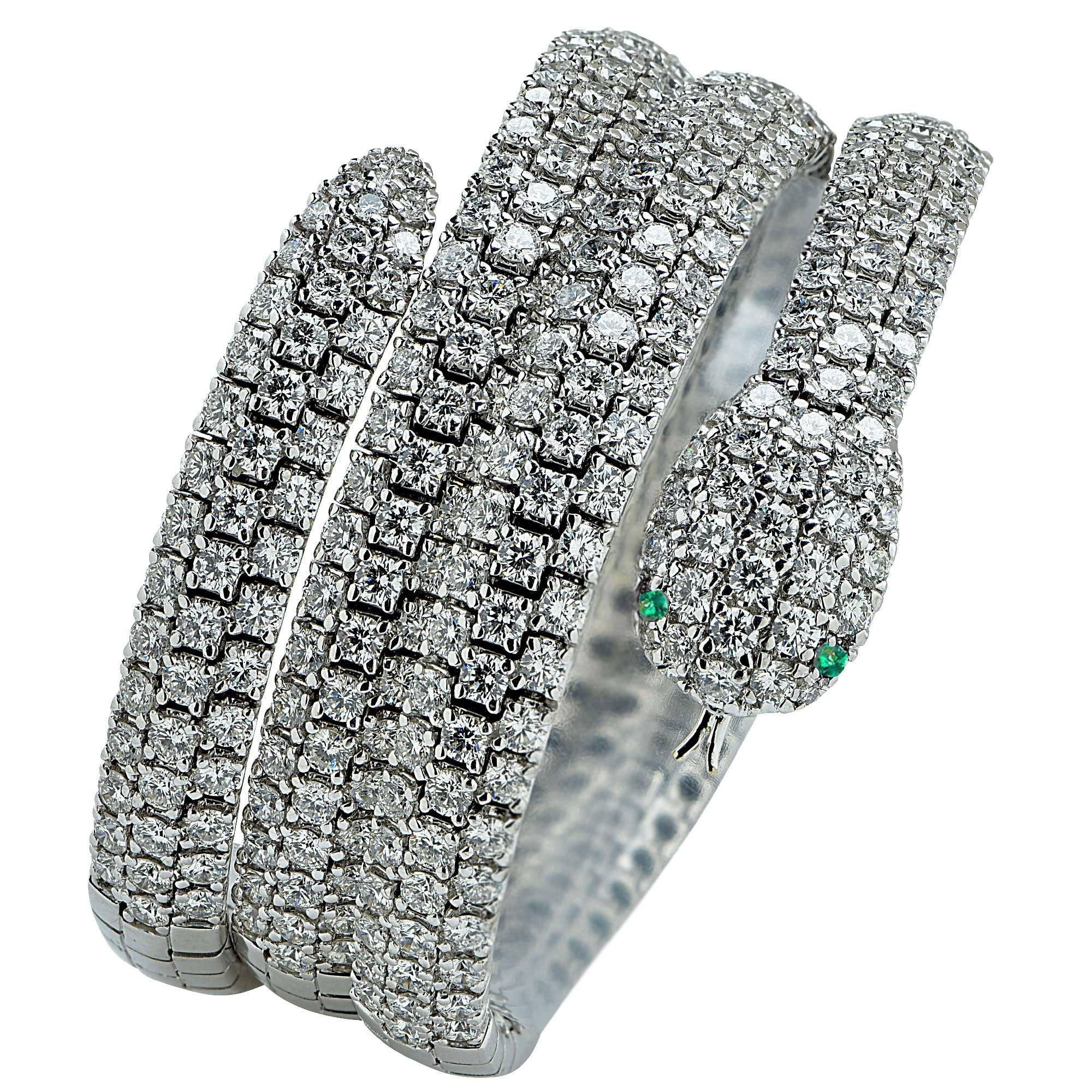 Diamond and Emerald 18 Karat White Gold Snake Bangle In Excellent Condition In Miami, FL