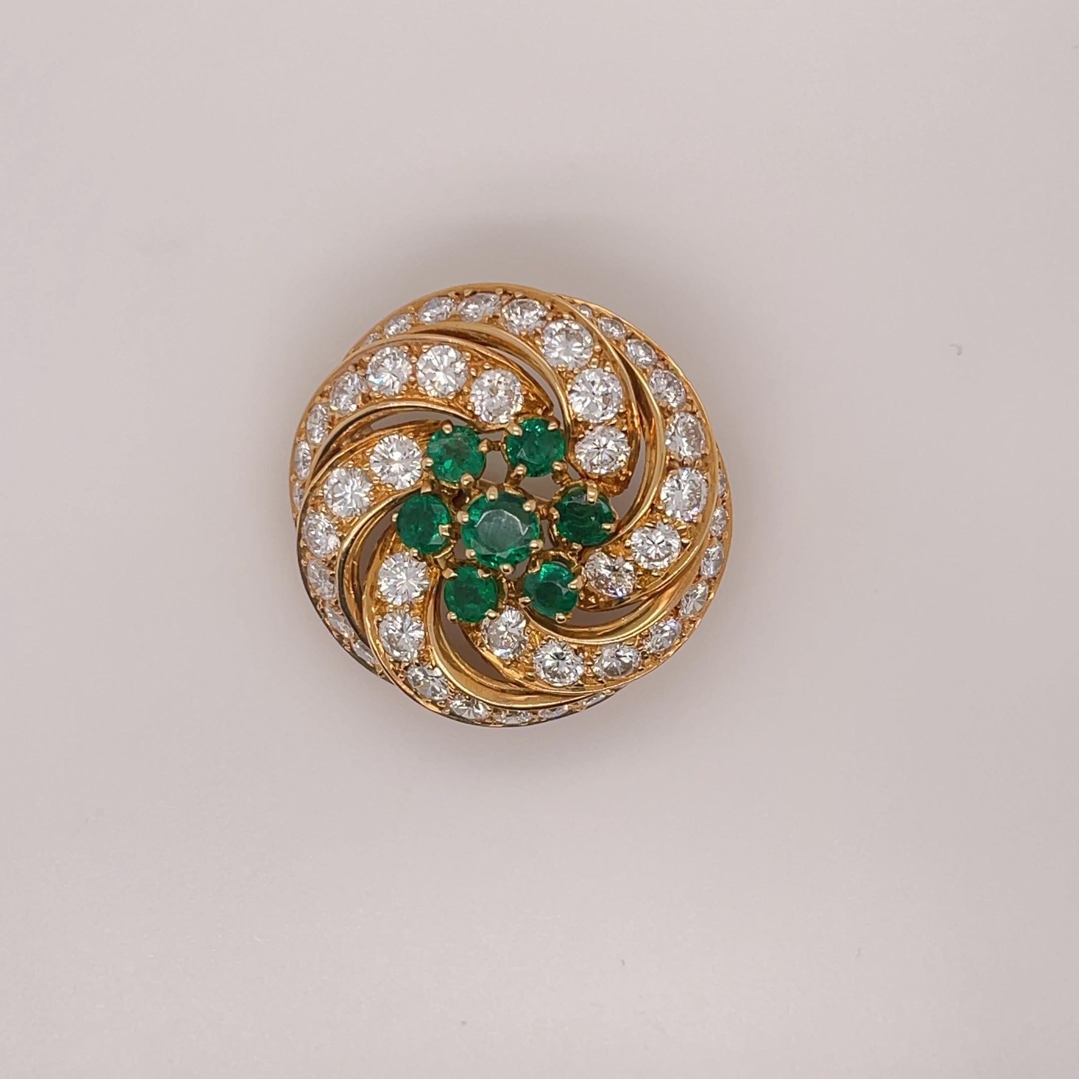 Round Cut Diamond and Emerald Vintage Spiral Circle PIN/Brooch. 18K Yellow Gold For Sale