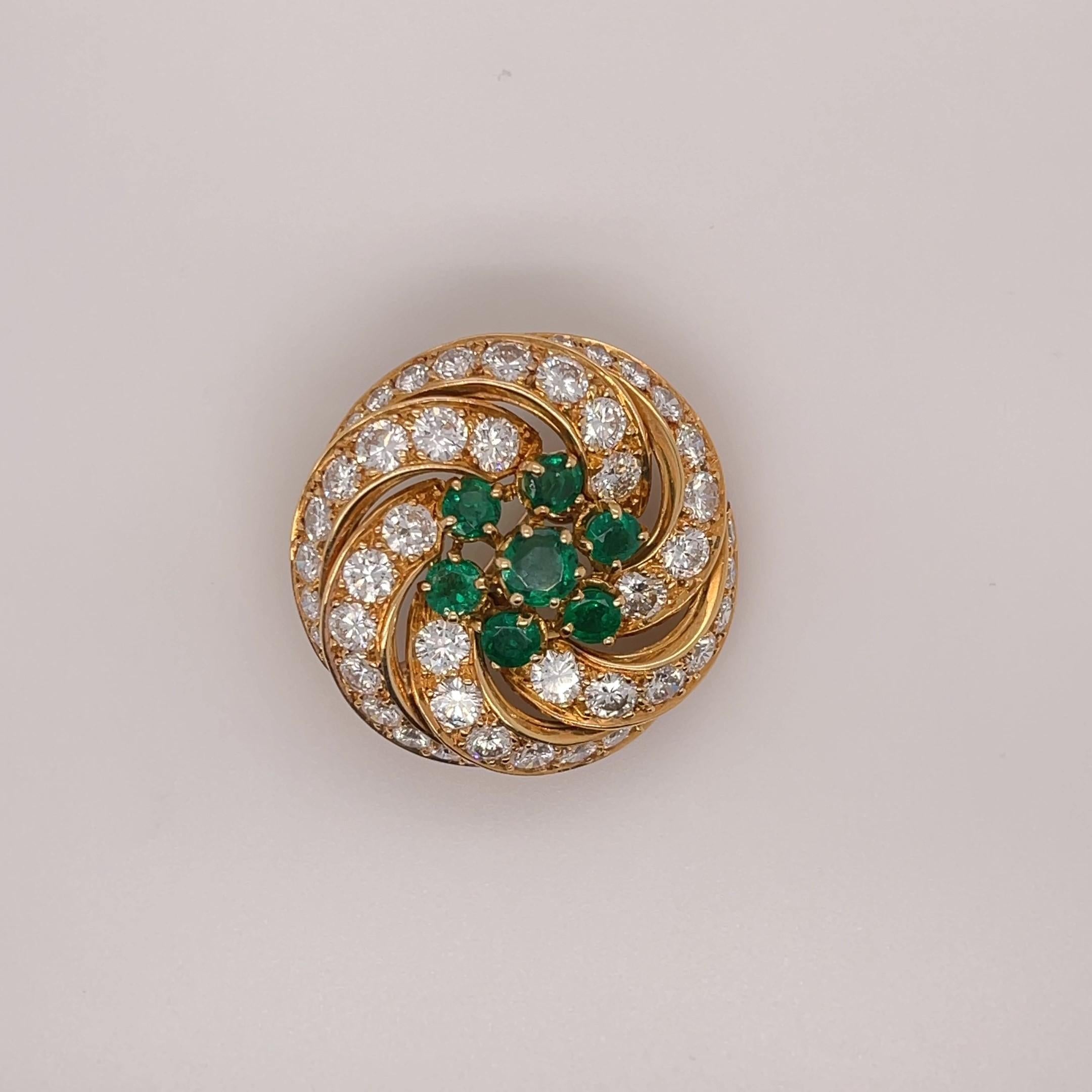 Diamond and Emerald Vintage Spiral Circle PIN/Brooch. 18K Yellow Gold In Excellent Condition For Sale In Beverly Hills, CA