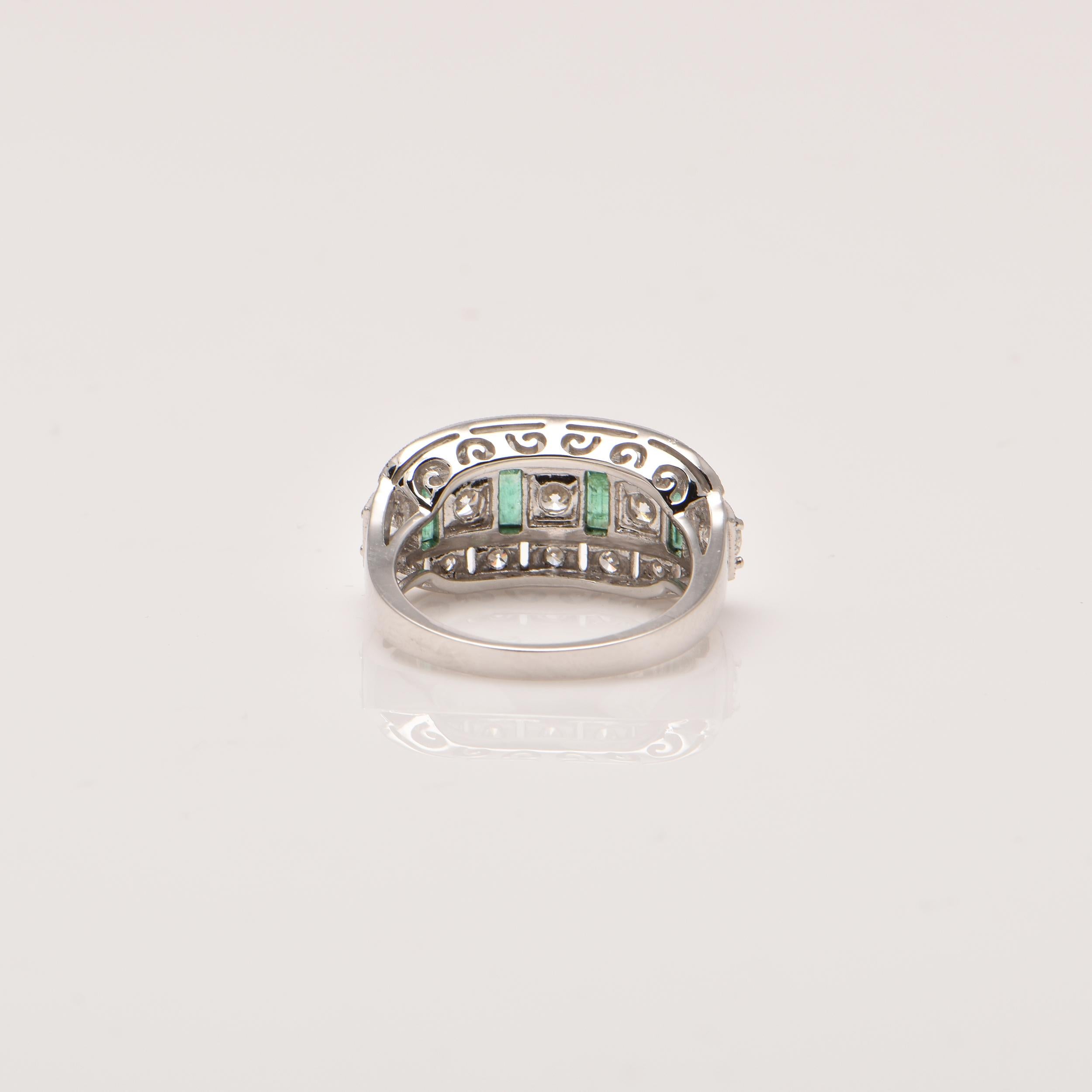 Diamond and Emerald Art Deco Dress Ring In New Condition For Sale In Sydney, NSW