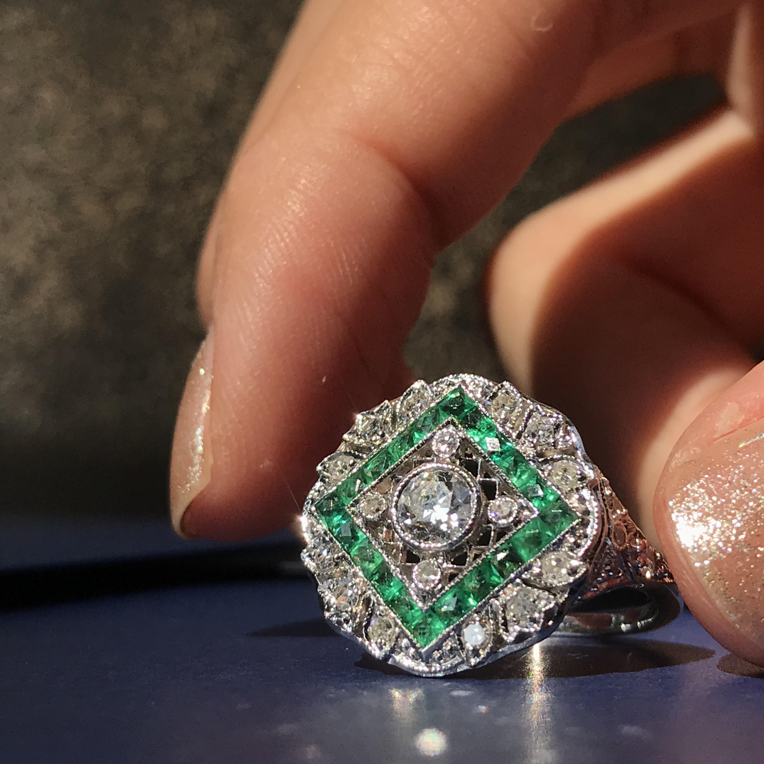 Round Cut Diamond and Emerald Art Deco Style Engagement Ring in 18K White Gold For Sale