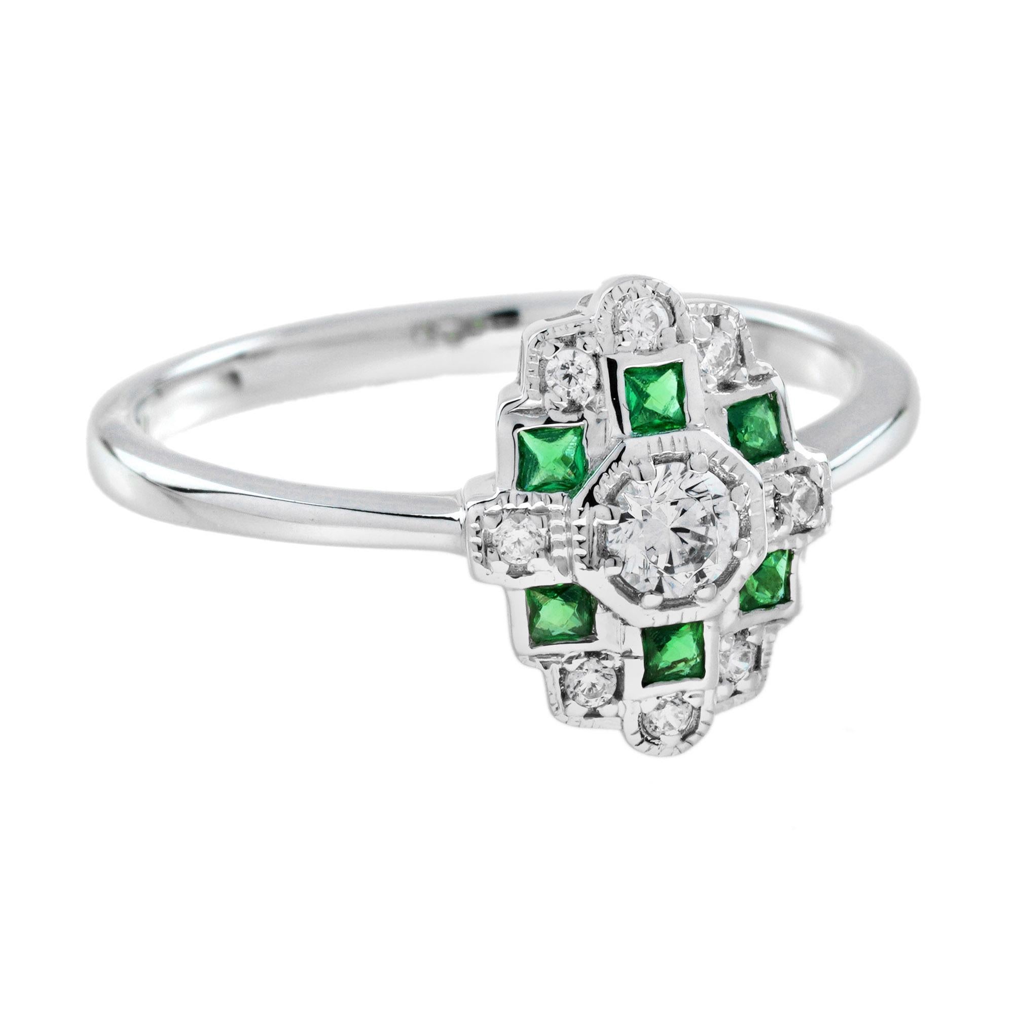 Taglio rotondo Anello a raggiera con diamanti e smeraldi in stile Art Déco in oro bianco 14 carati in vendita